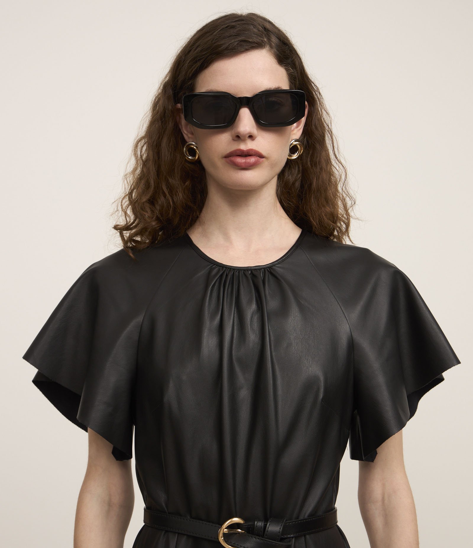 Vestido Evasê Midi em Material Sintético com Manga curta Preto 3