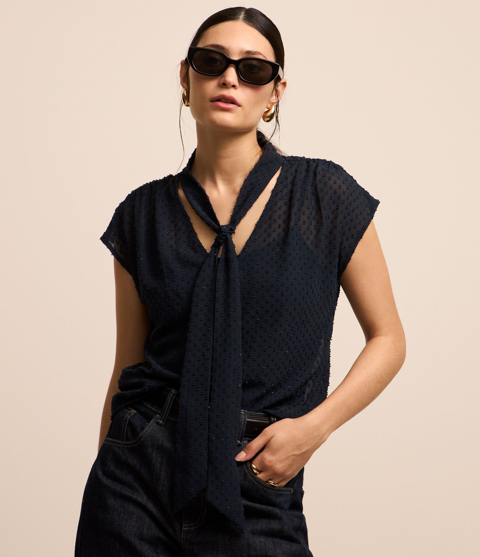 Blusa em Crepe com Laço de Chiffon na Gola e Texturas Azul 2