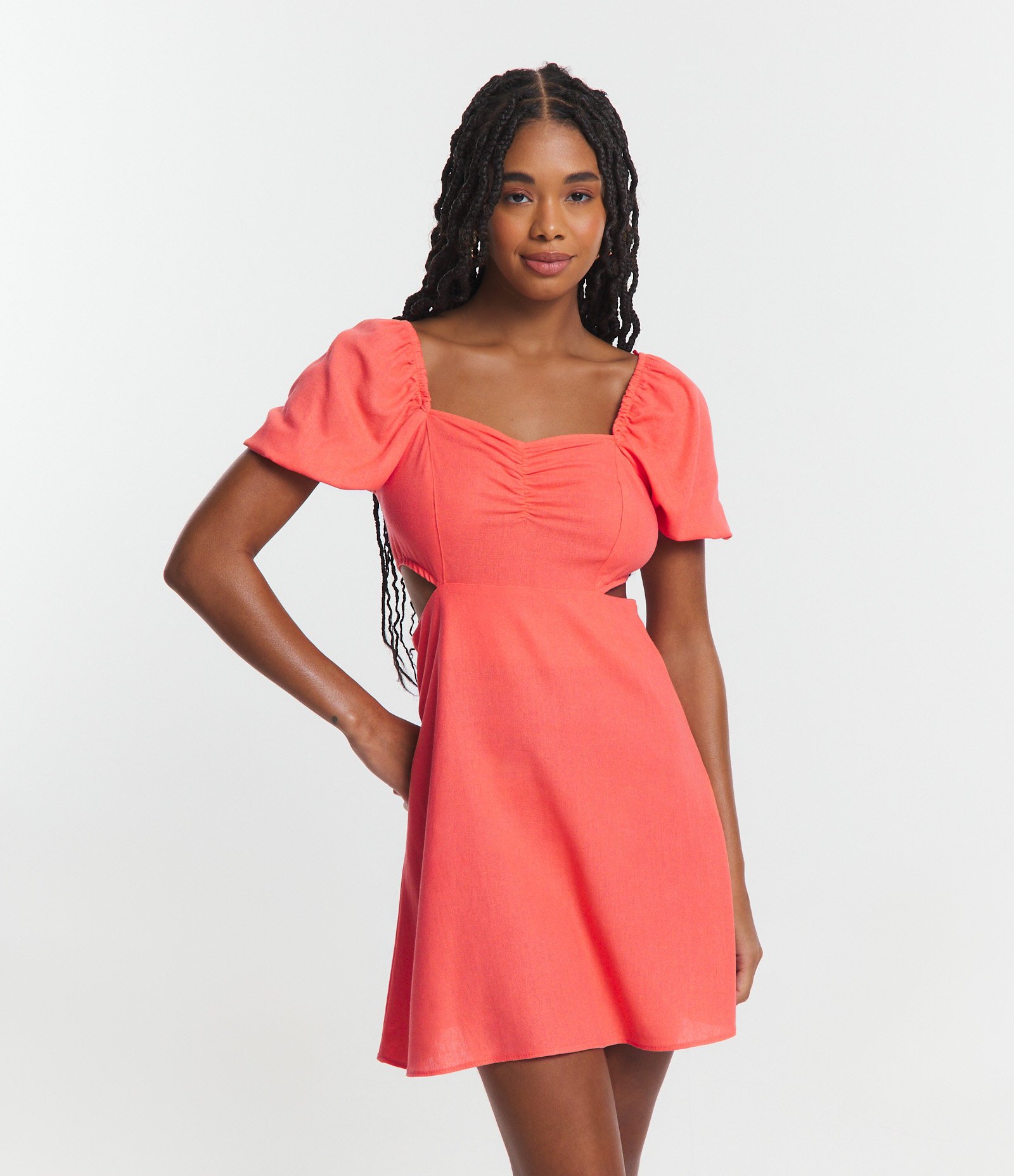 Vestido Curto em Linho com Manga Bufante e Recorte Vazado na Lateral Laranja Coral 1
