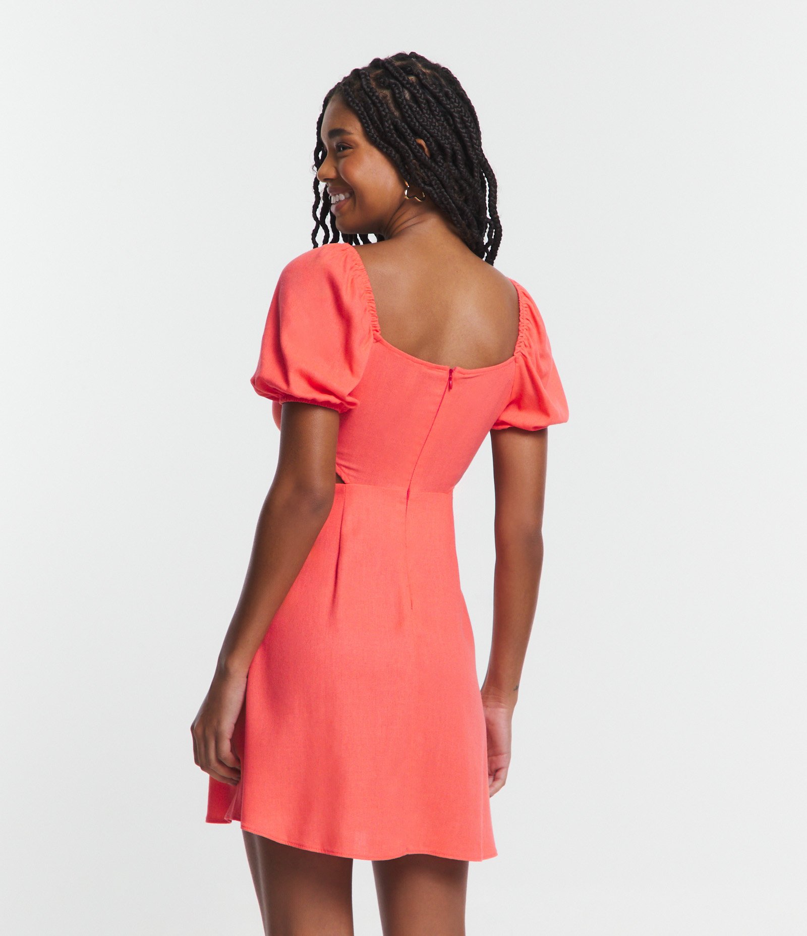 Vestido Curto em Linho com Manga Bufante e Recorte Vazado na Lateral Laranja Coral 3