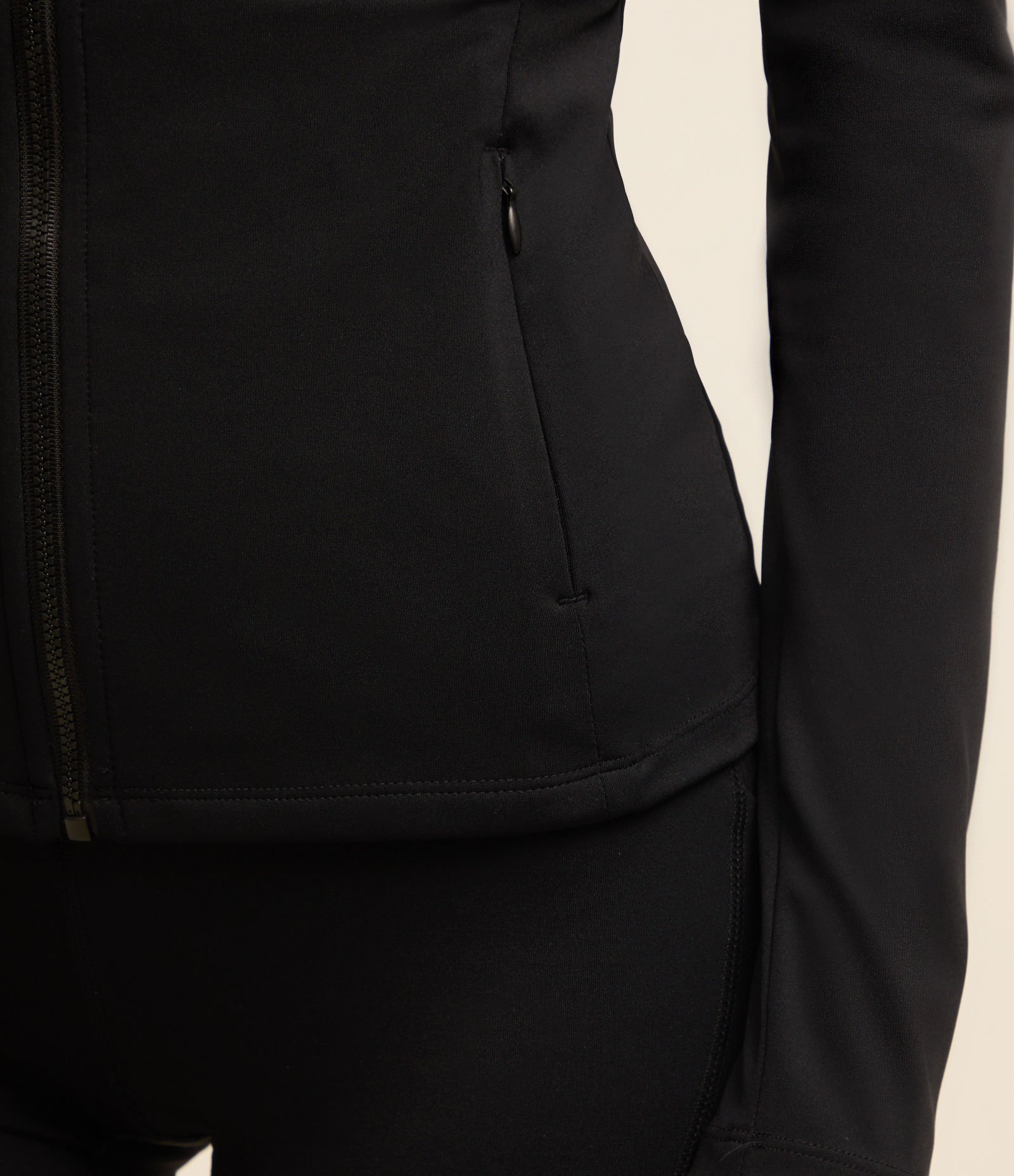 Jaqueta Esportiva em Microfibra com Bolsos e Golinha Alta Preto 5