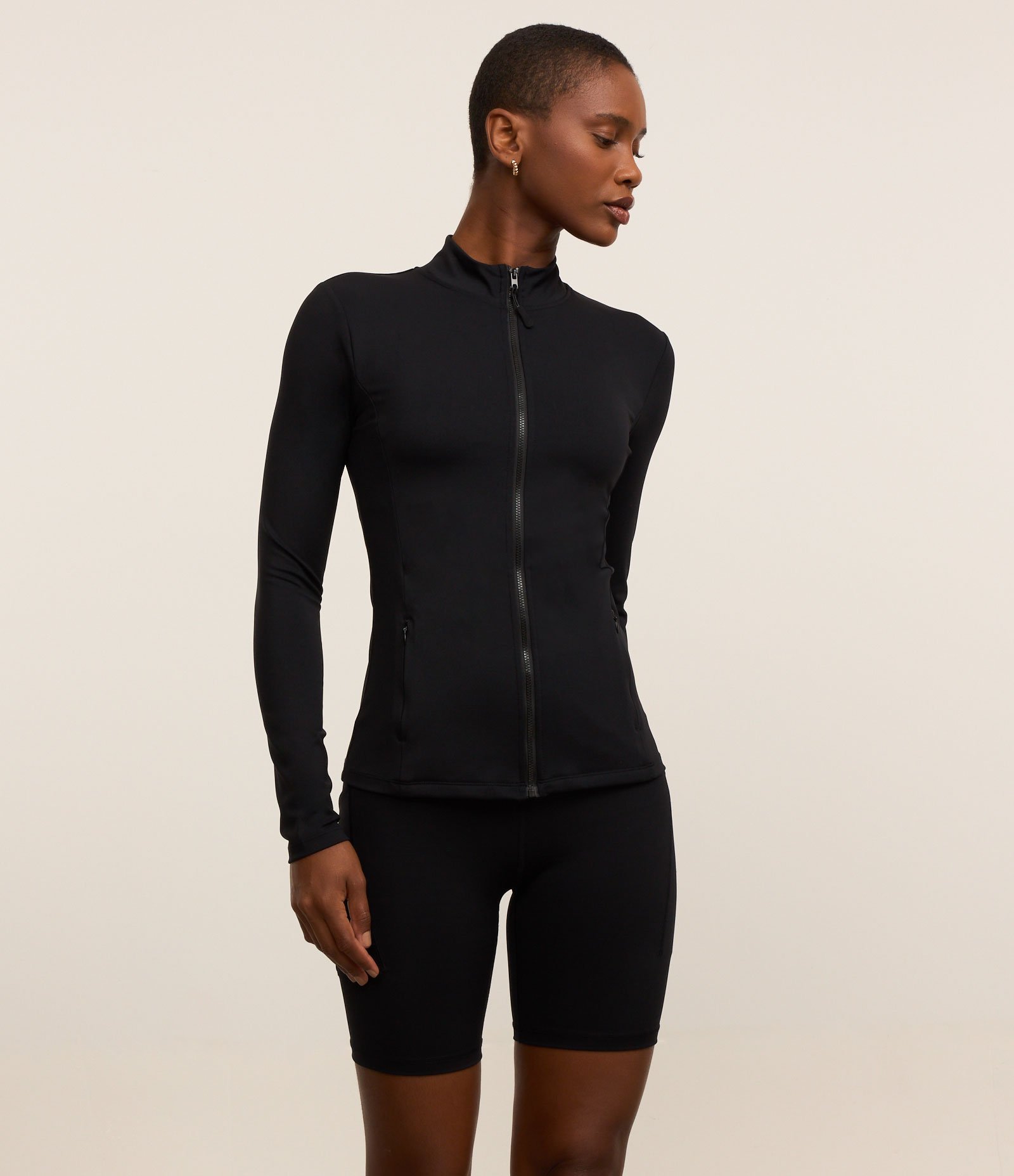 Jaqueta Esportiva em Microfibra com Bolsos e Golinha Alta Preto 2