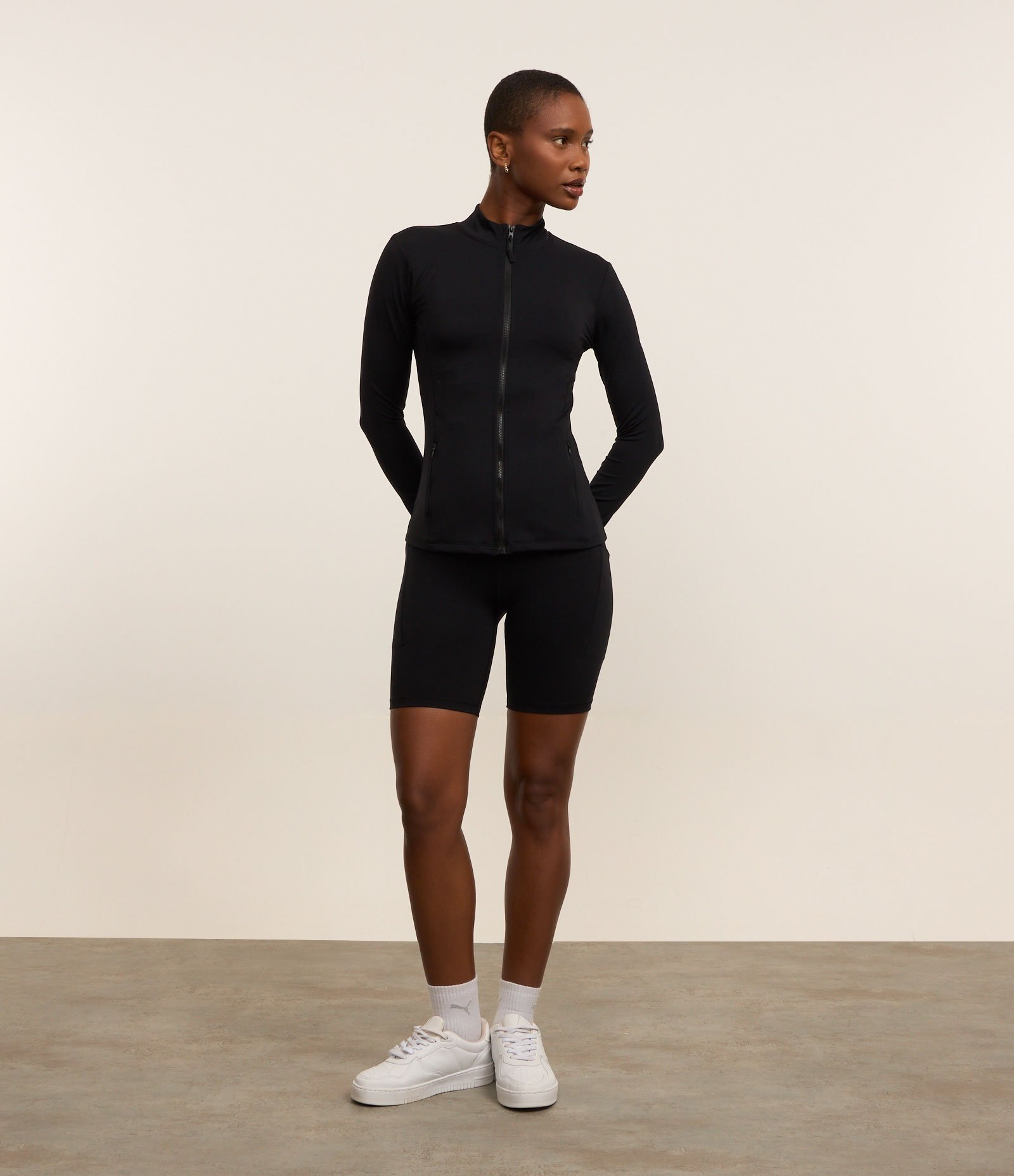 Jaqueta Esportiva em Microfibra com Bolsos e Golinha Alta Preto 4