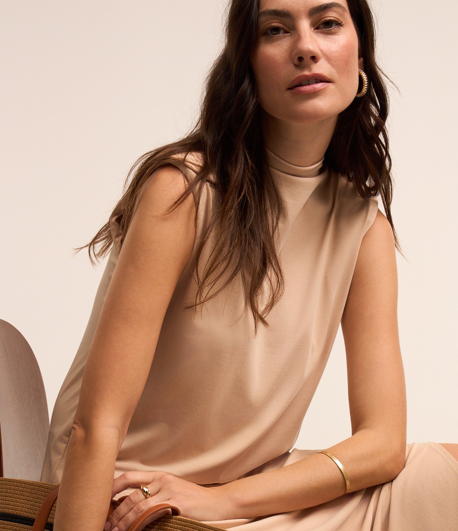 Vestido em Viscose com Ombreiras e Golinha Alta Off White 1