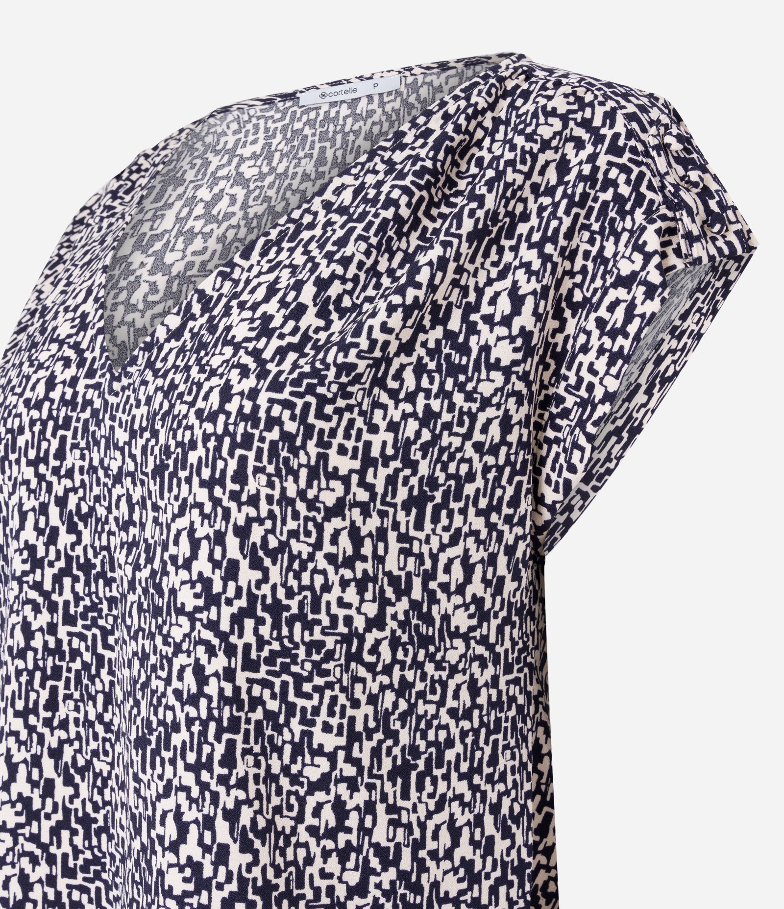 Blusa em Crepe com Decote V e Detalhe de Botões no Ombro Preto/ Branco 6