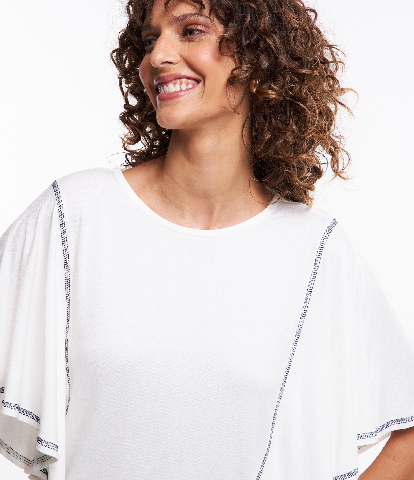 Blusa em Viscose com Manga Ampla e Detalhe Pespontado Branco Neve 3