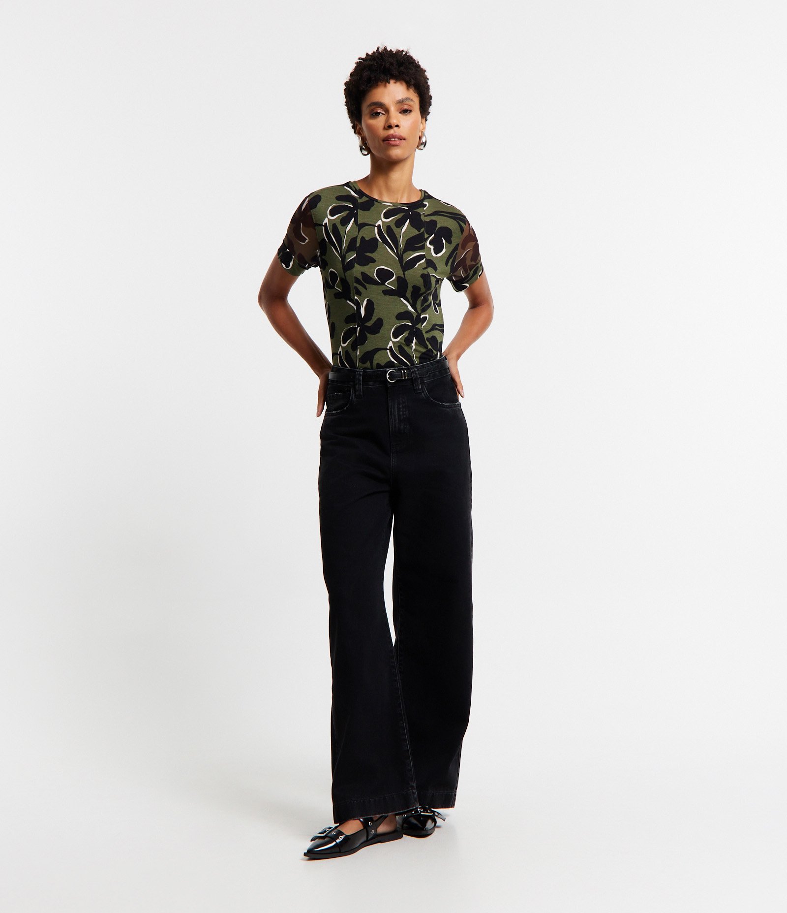 Blusa em Viscose com Estampa Floral e Manga em Tule Verde 2