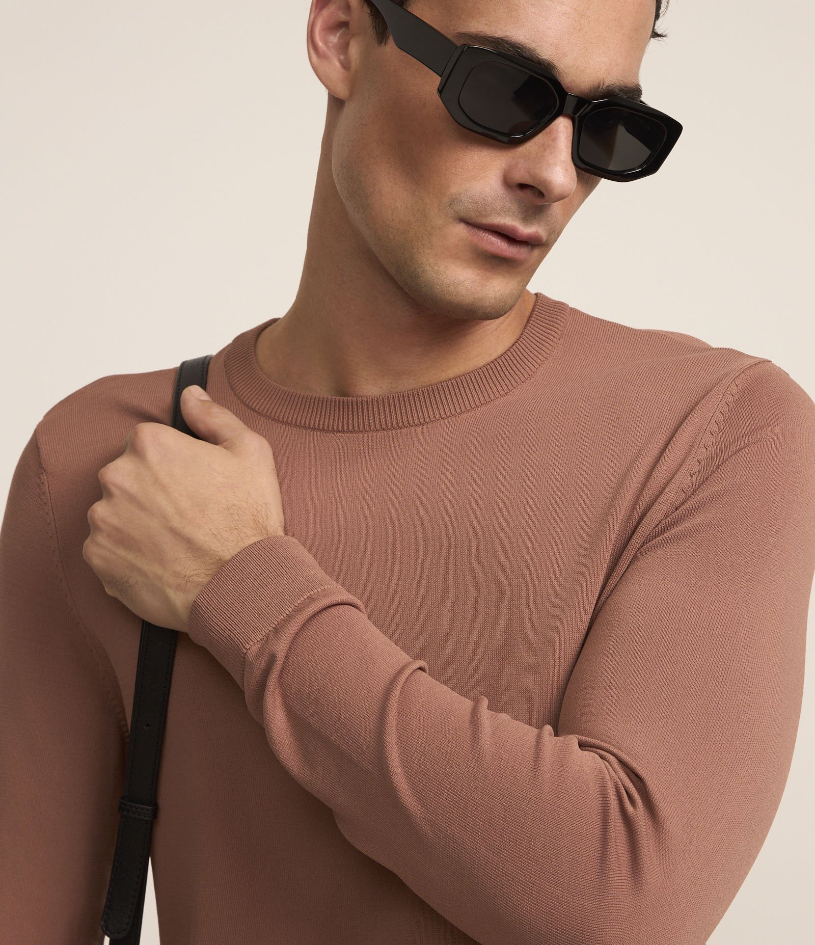 Suéter Básico em Viscose com Gola Redonda Marrom Médio 3