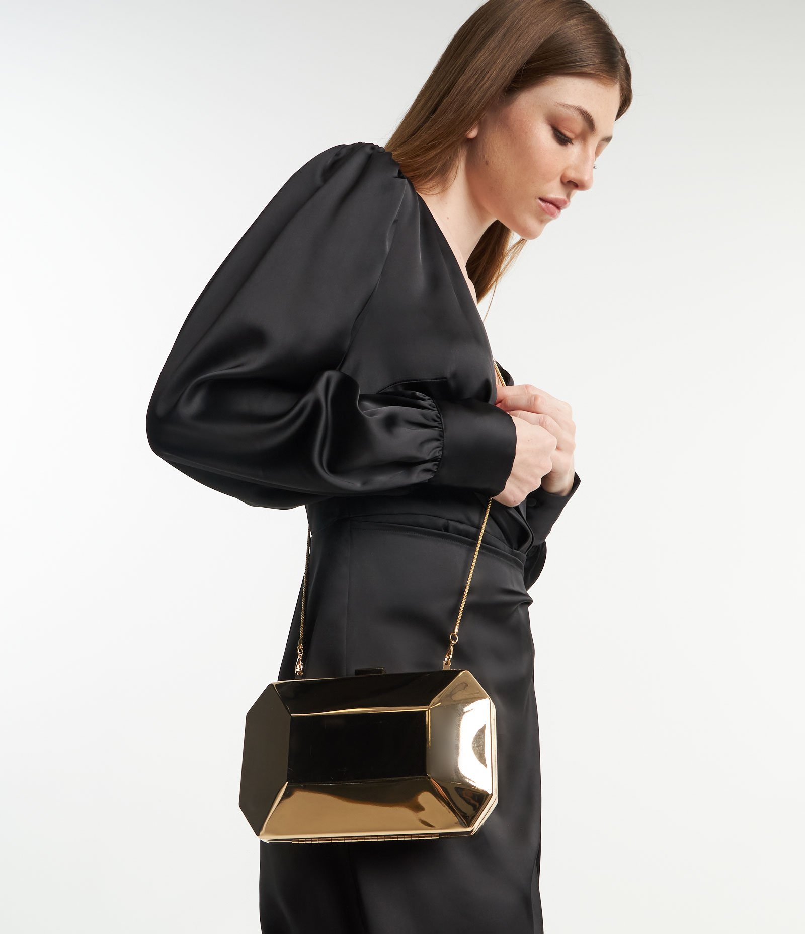 Bolsa Pequena em Metal e Alça de Corrente Dourado 7