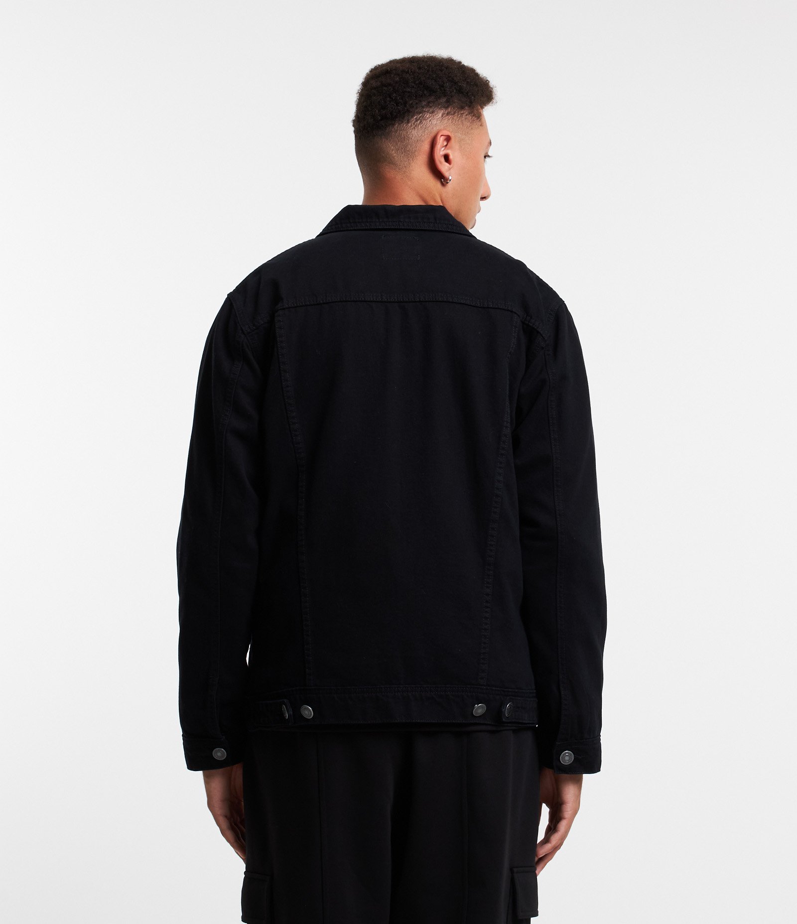 Jaqueta Trucker Regular em Sarja com Recortes Preto 3