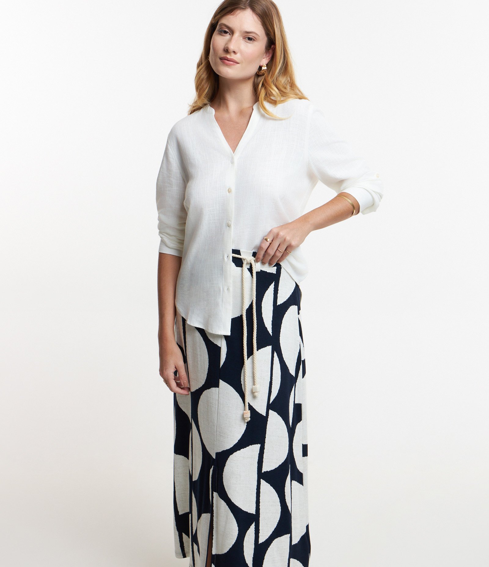 Saia New Midi em Moletinho com Cinto Cordão e Estampa Poá Big Azul/ Branco 3