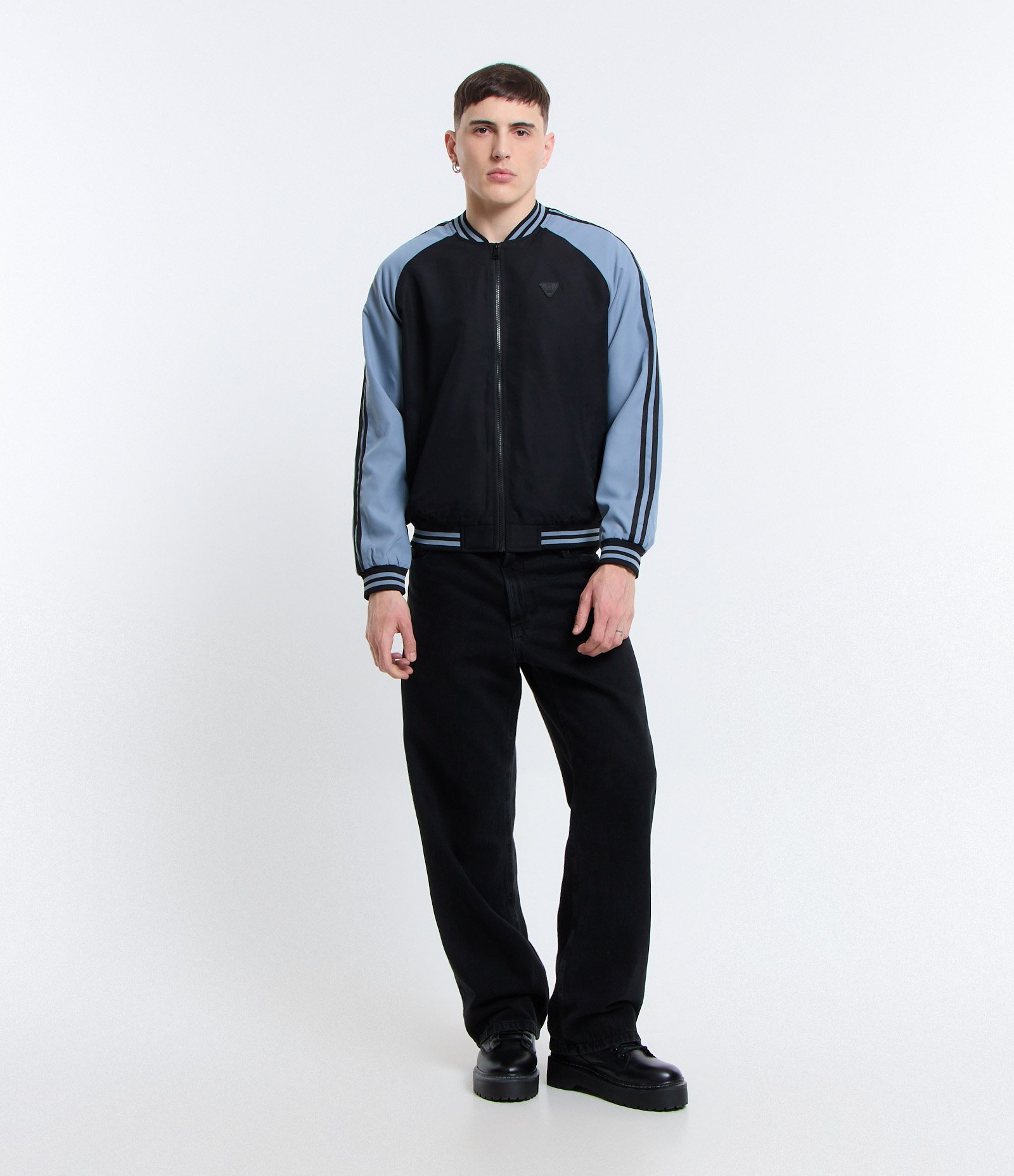 Jaqueta Bomber com Patch Localizado Preto/Azul 2