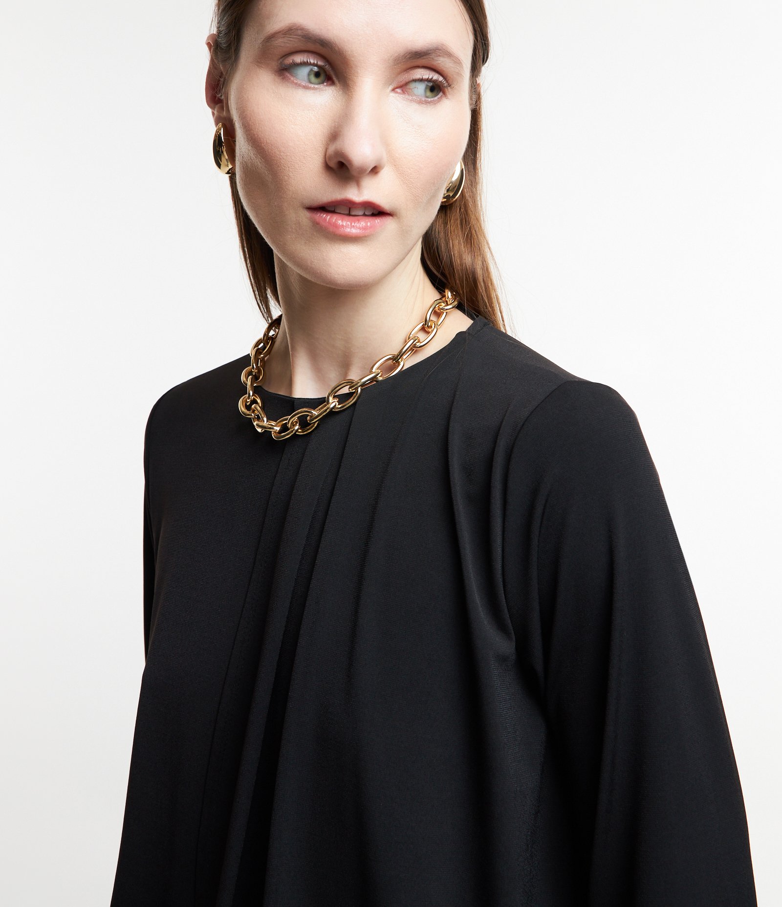 Blusa em Microfibra com Prega Frontal e Sobreposição Preto 1