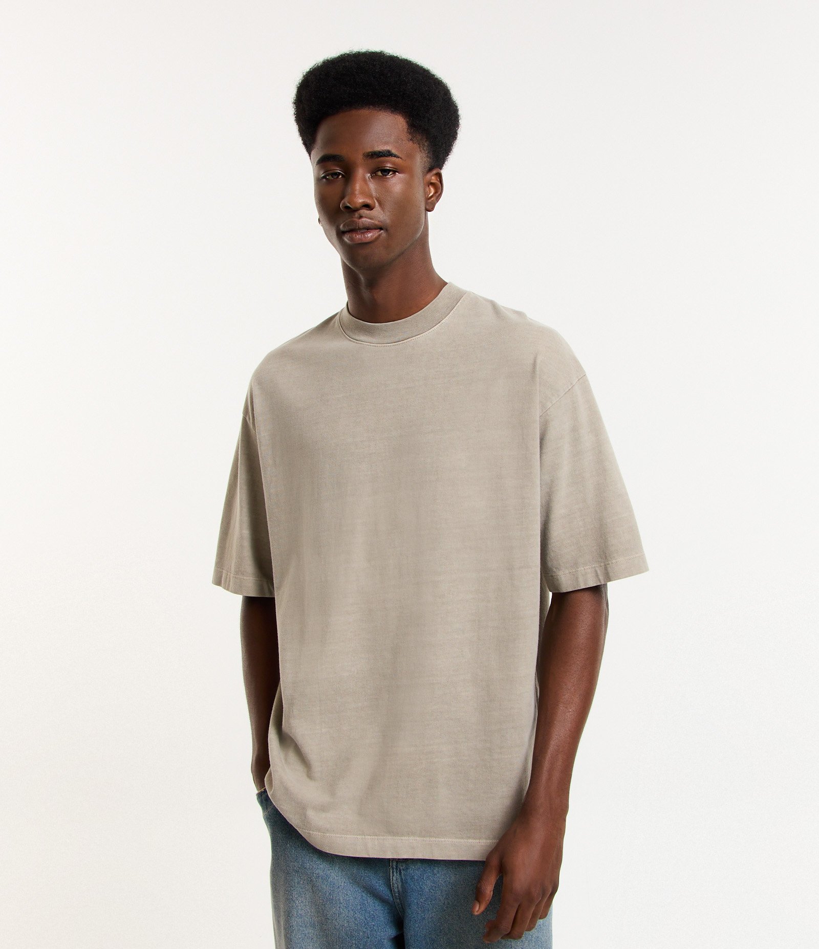 Camiseta Boxy em Algodão Estonada com Gola Alta Bege 1