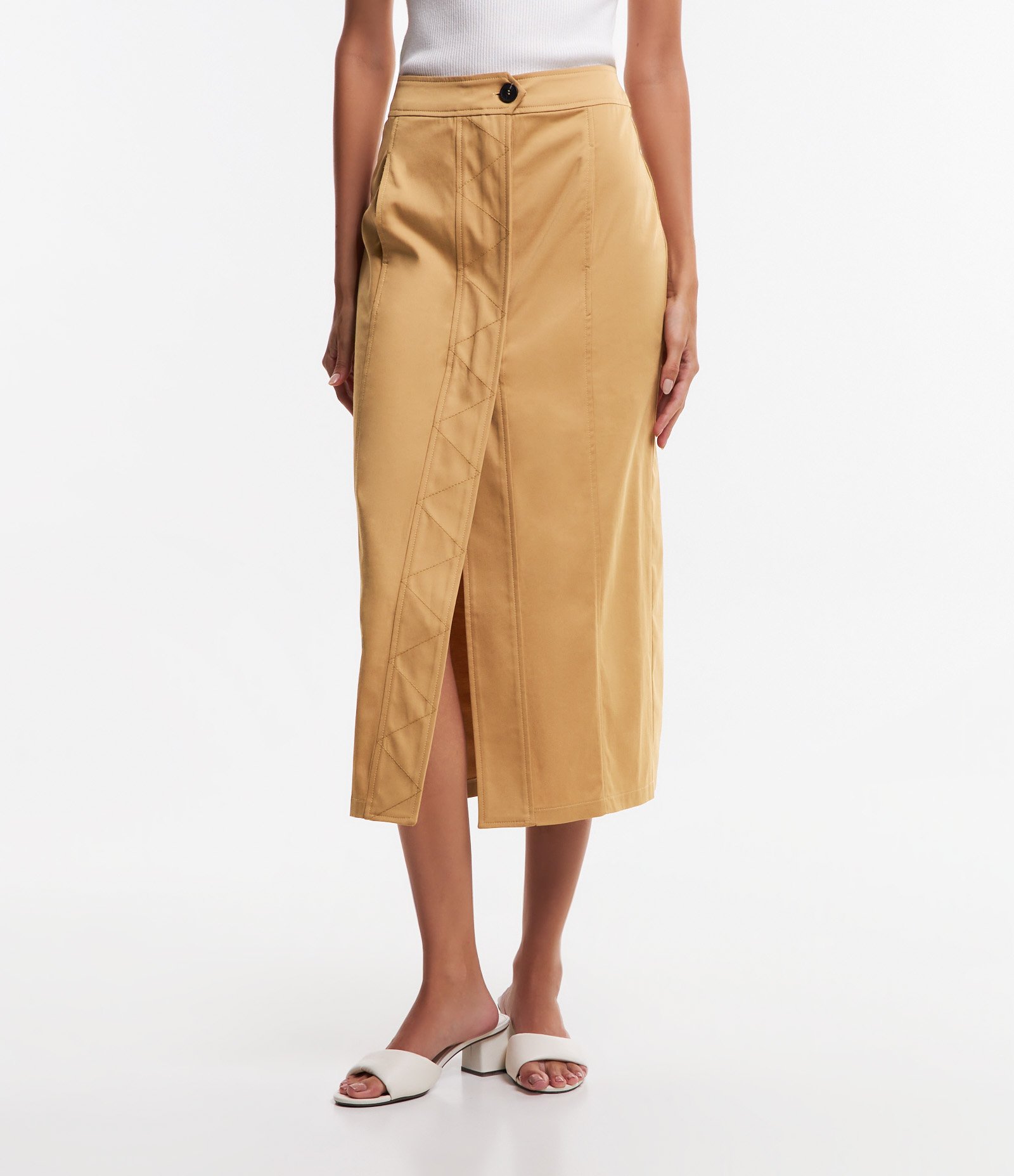 Saia Midi Alfaiatada com Fechamento Frontal
e Recortes Amarelo 1