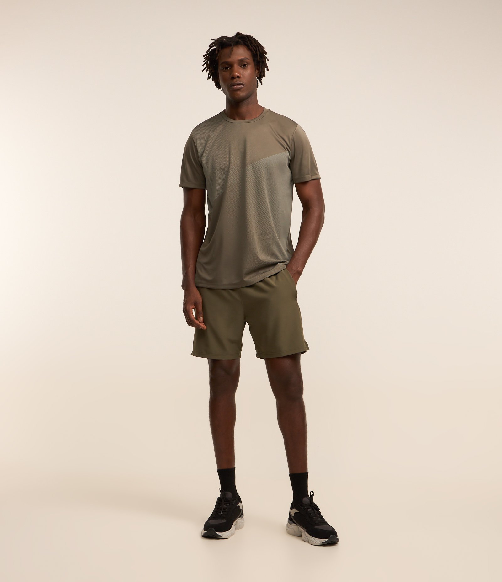 Bermuda Esportiva com Cordão Interno e Lettering Refletivo Verde 1