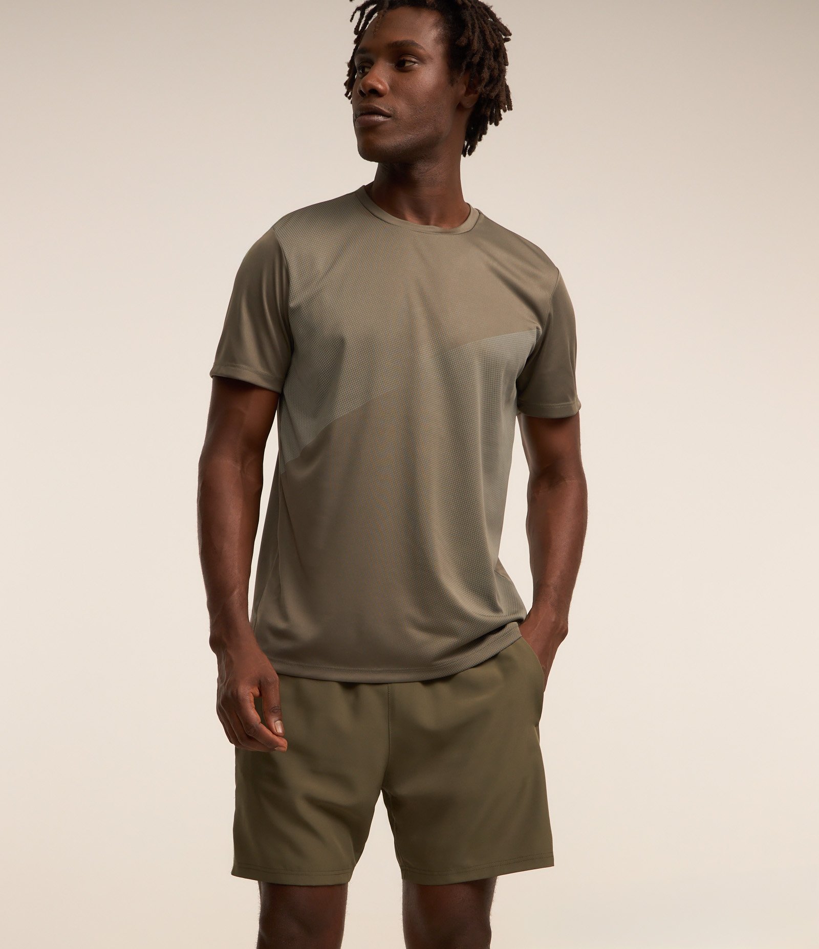 Bermuda Esportiva com Cordão Interno e Lettering Refletivo Verde 3