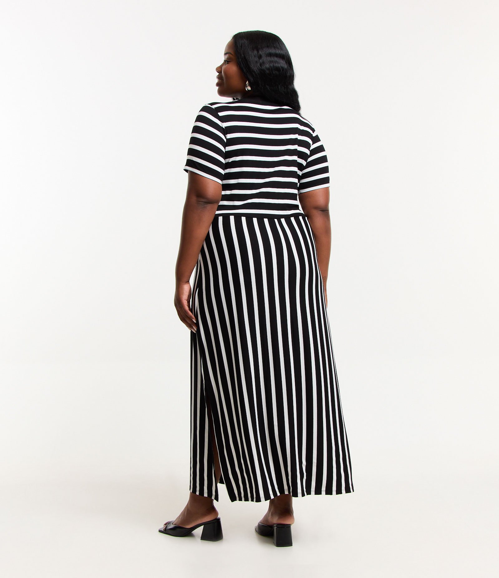 Vestido Midi em Crepe Listrado Curve & Plus Size Preto/Branco 2