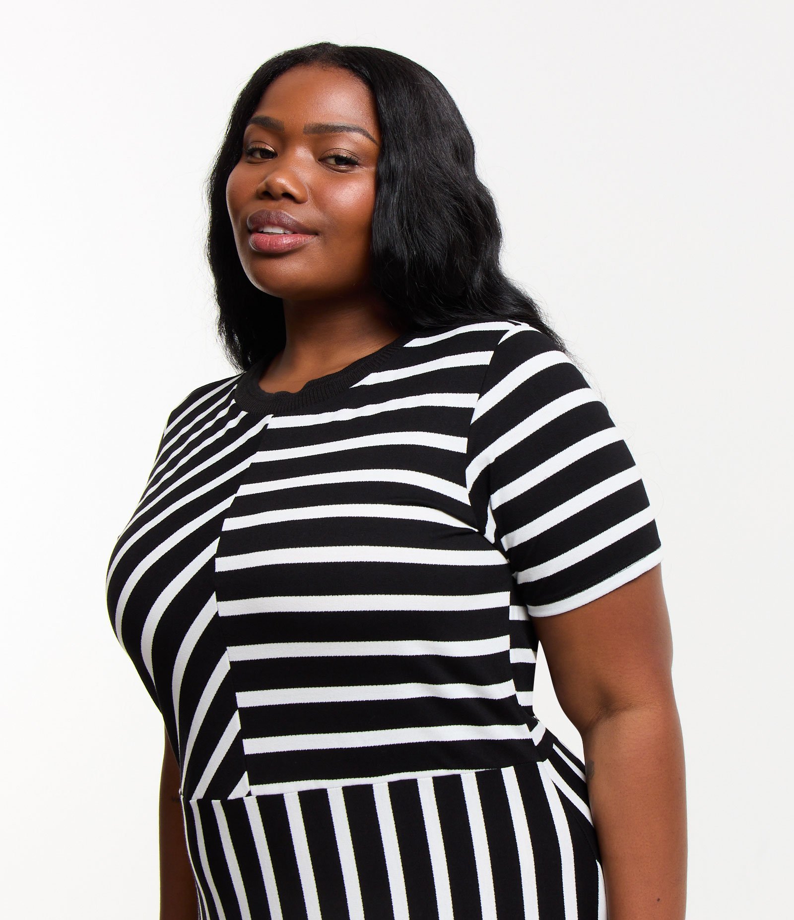 Vestido Midi em Crepe Listrado Curve & Plus Size Preto/Branco 4