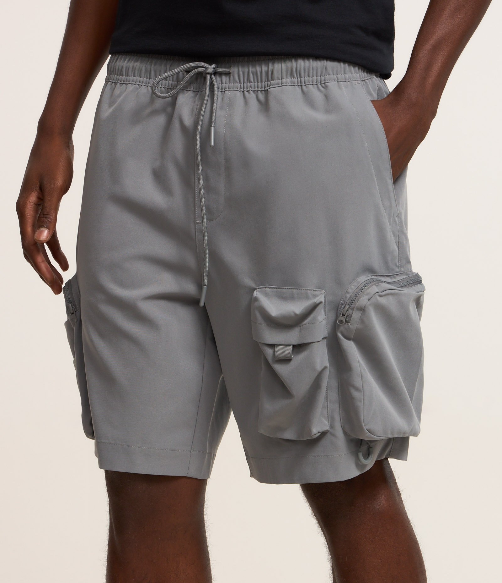 Bermuda Cargo com Cós Elástico e Bolsos Táticos Cinza 2