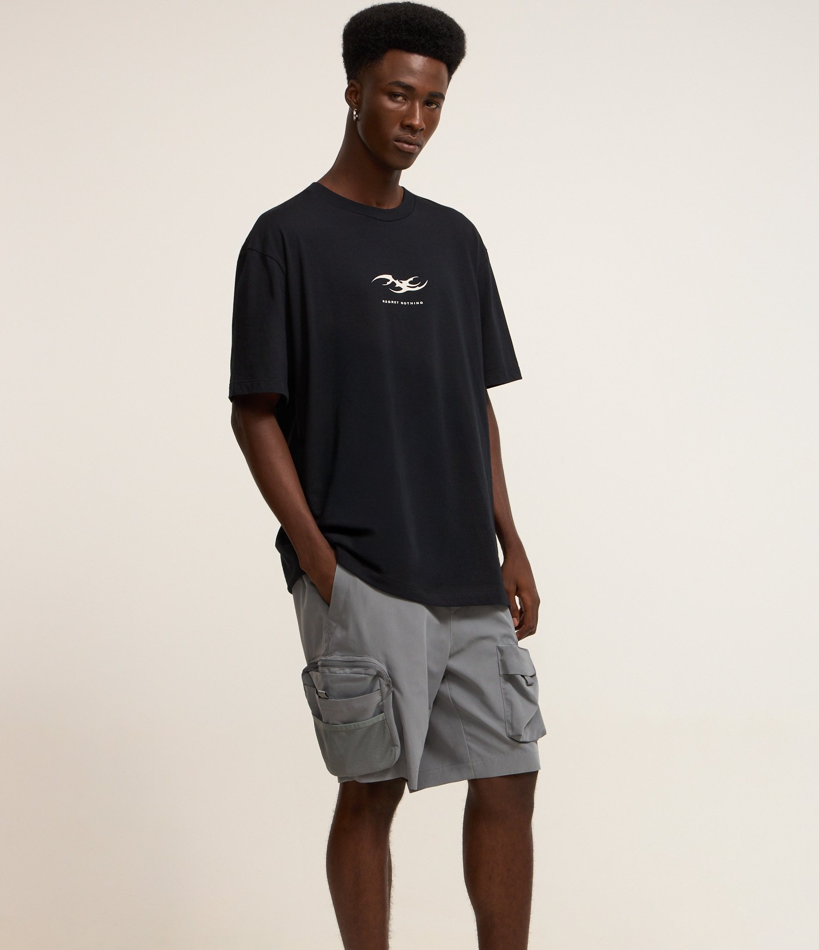 Bermuda Cargo com Cós Elástico e Bolsos Táticos Cinza 4