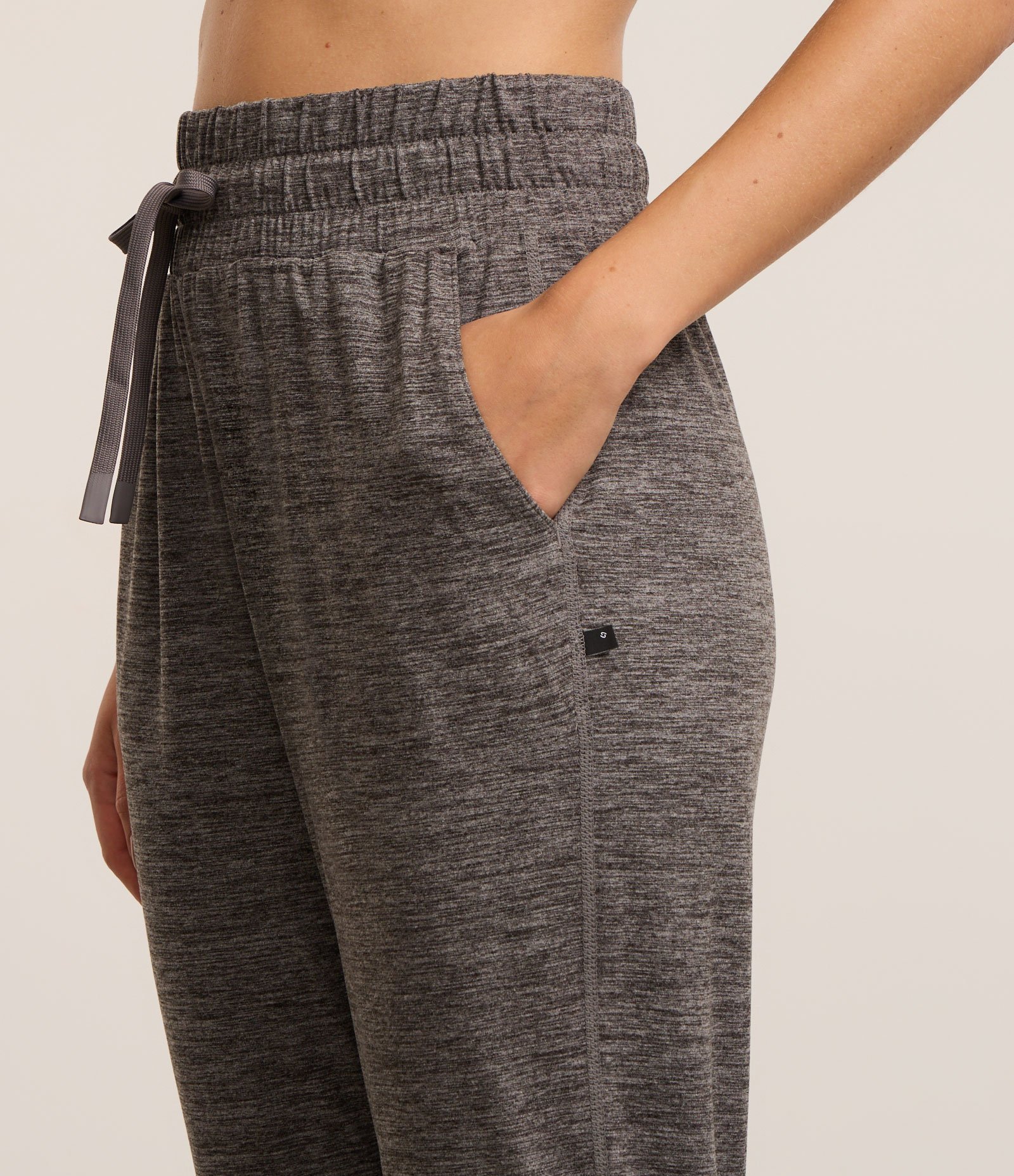 Calça Jogger Esportiva com Cós Regulável e Toque Suave Cinza 3