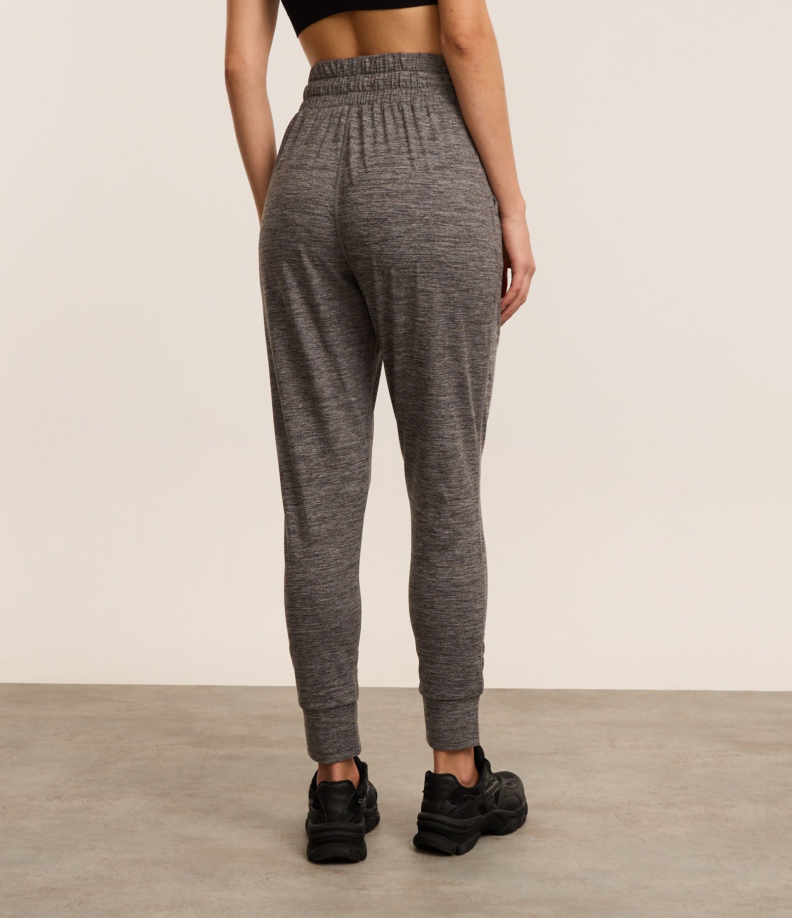 Calça Jogger Esportiva com Cós Regulável e Toque Suave Cinza 4