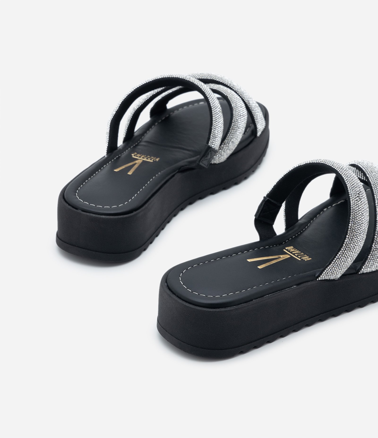 Sandália Rasteira com Tiras Largas Cobertas por Brilho Vizzano Preto 3