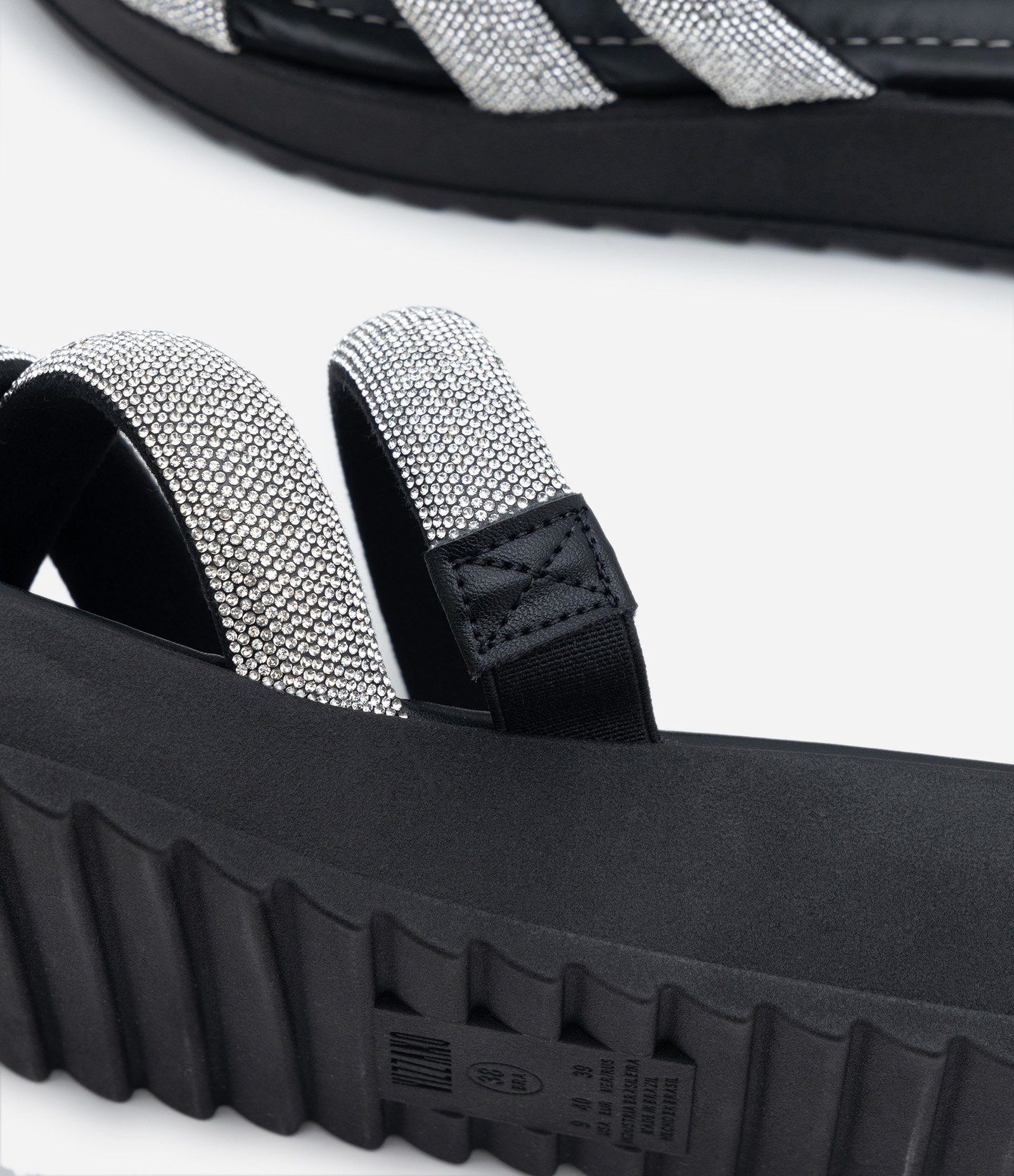 Sandália Rasteira com Tiras Largas Cobertas por Brilho Vizzano Preto 4