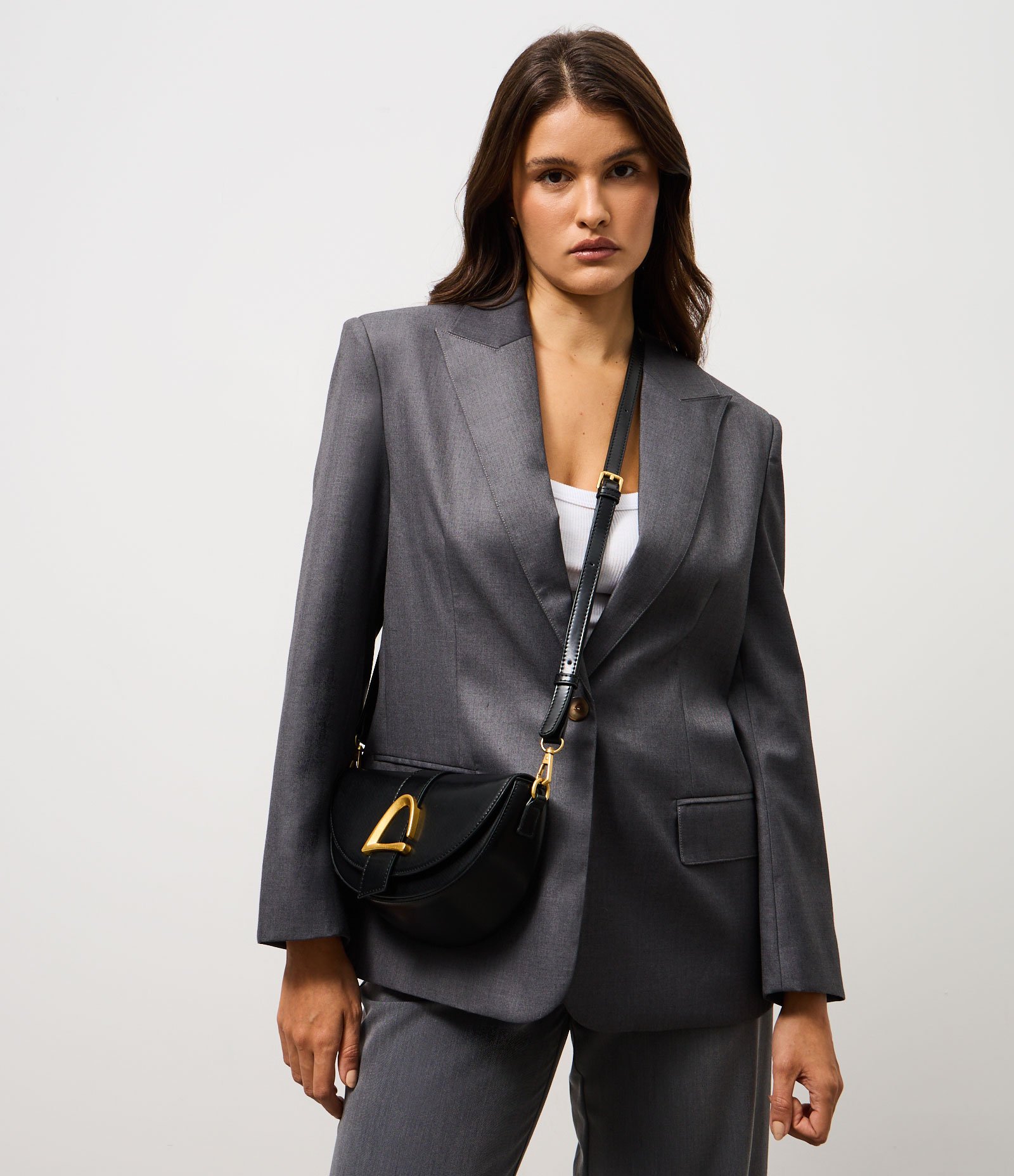 Bolsa Baguete Média com Alça em Corrente e Detalhe Metálico Preto 1