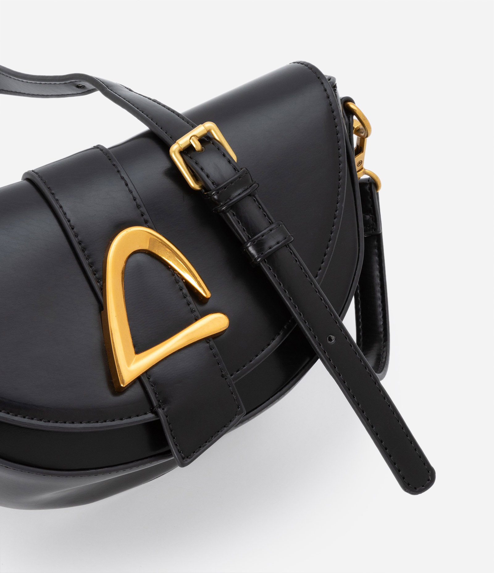 Bolsa Baguete Média com Alça em Corrente e Detalhe Metálico Preto 6