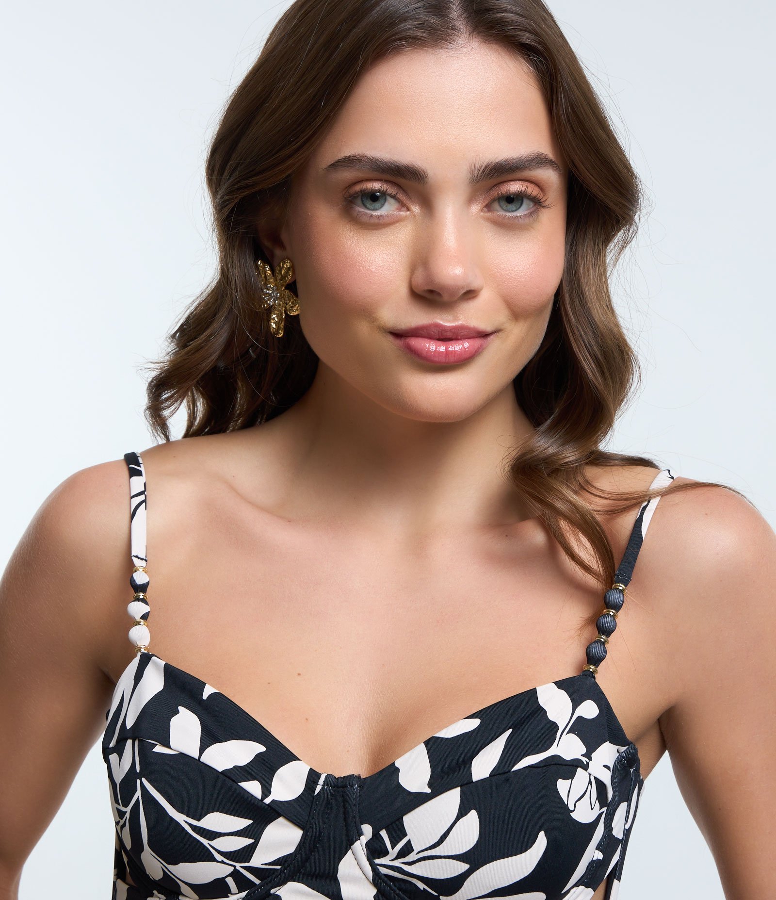 Biquíni Top Meia Taça em Poliamida com Estampa Folhagens Preto 4