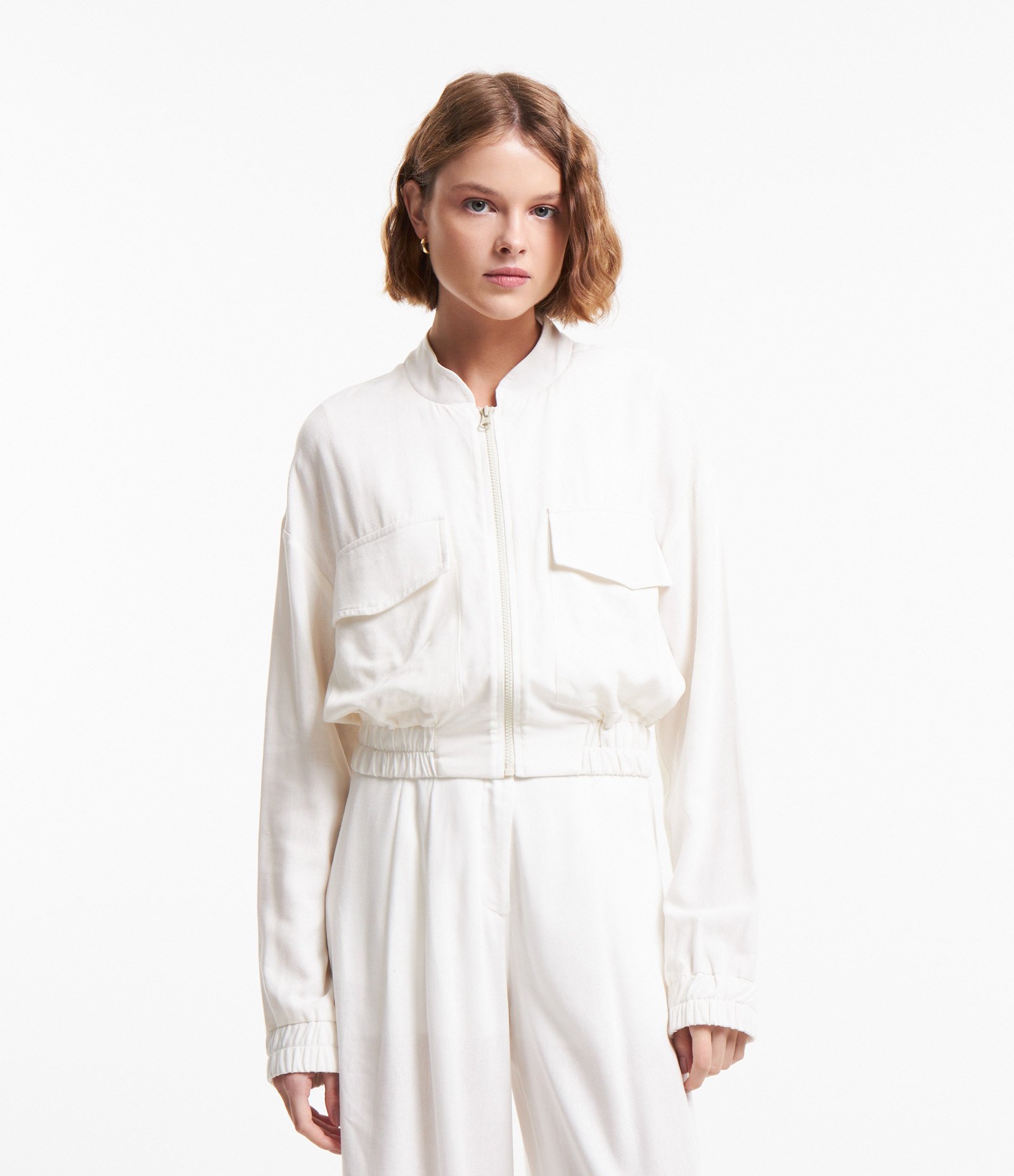 Jaqueta Bomber em Linho e Viscose com Bolsos e Elástico na Barra Branco 1