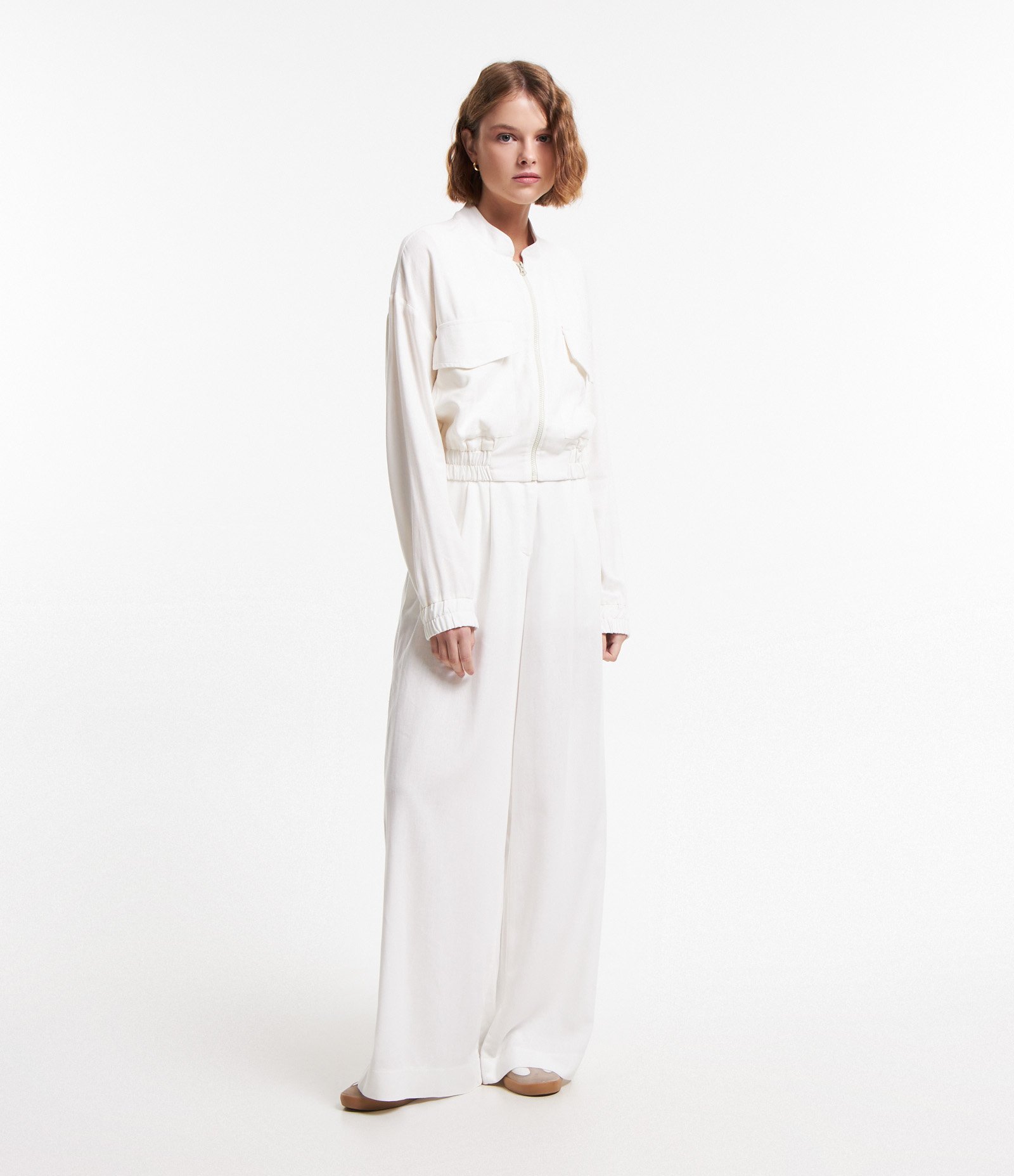 Jaqueta Bomber em Linho e Viscose com Bolsos e Elástico na Barra Branco 2