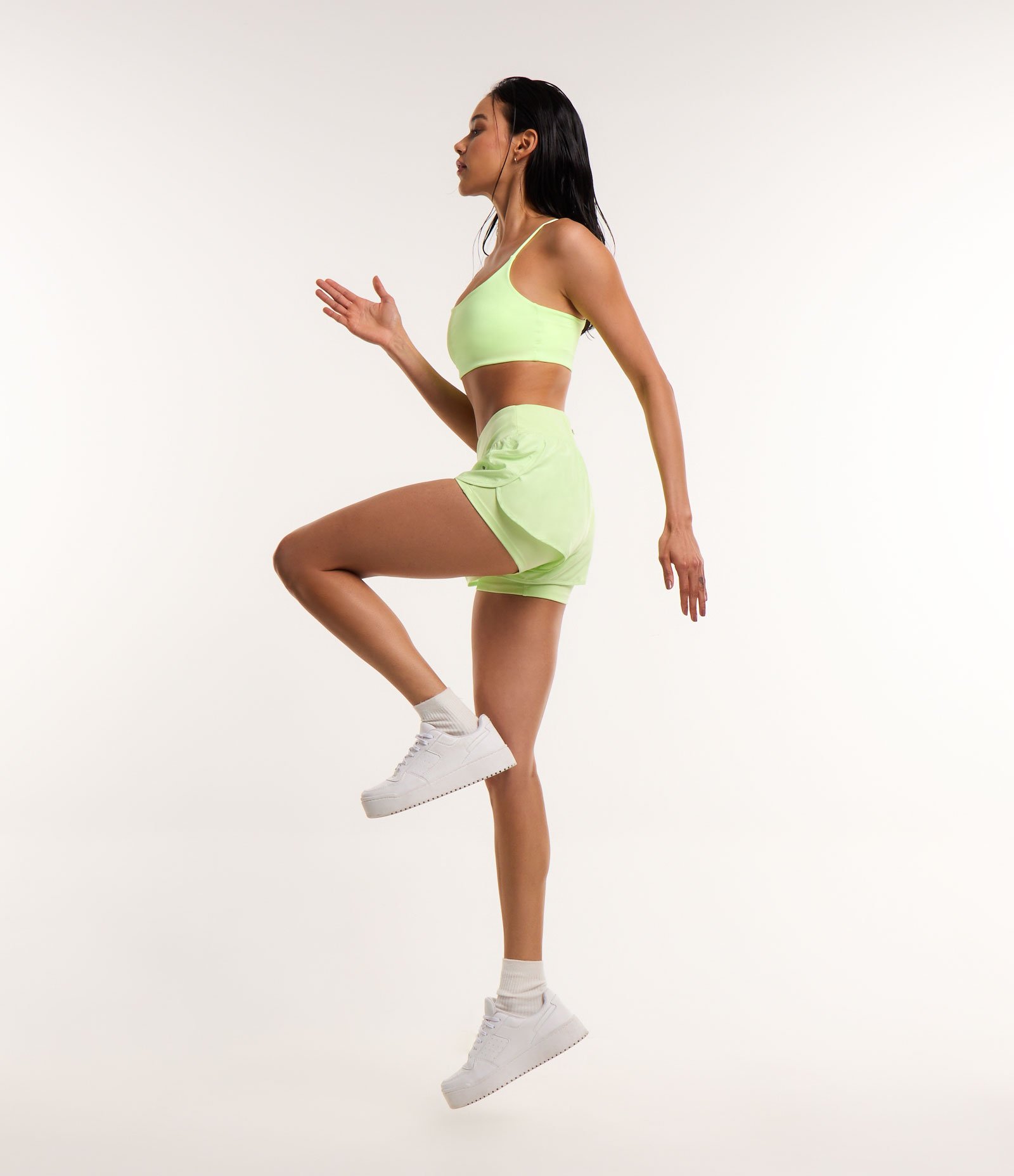 Bermuda Runner Esportiva em Microfibra com Bolso Funcional 1