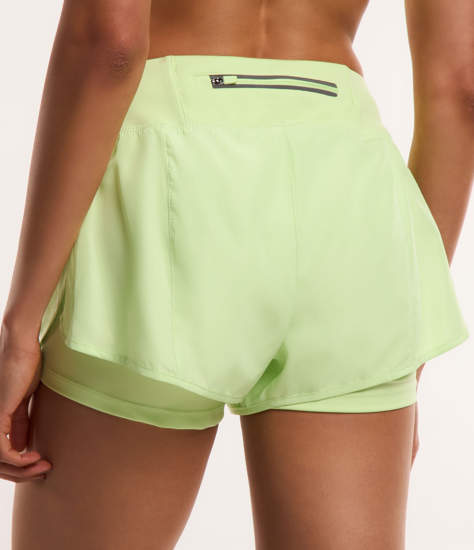 Bermuda Runner Esportiva em Microfibra com Bolso Funcional 3