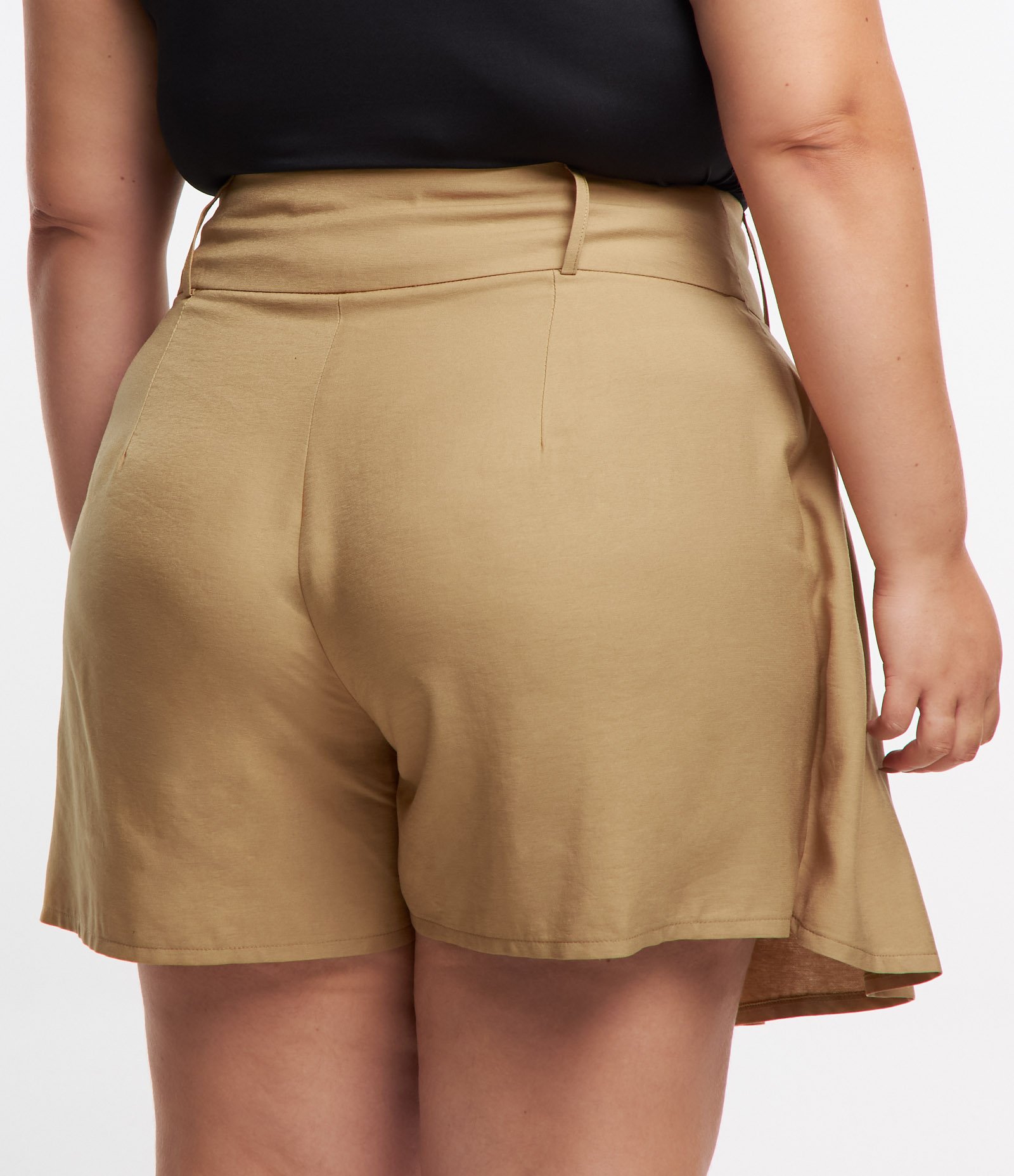 Short Saia Alfaiataria em Viscose Curve & Plus Size Bege 3