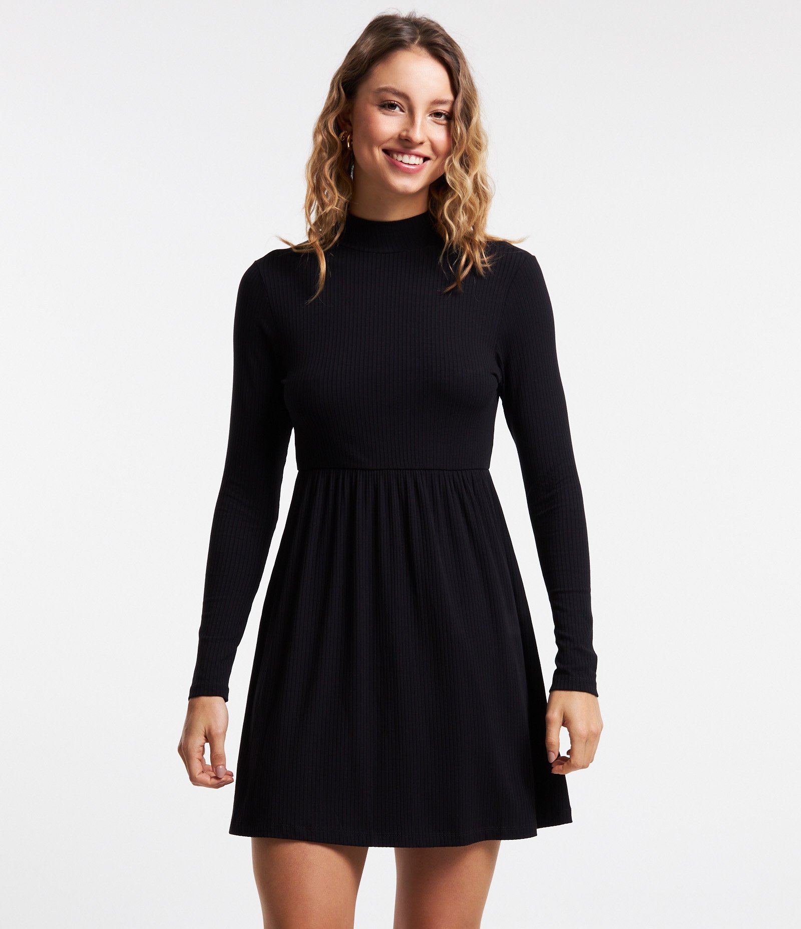 Vestido Curto em Ribana com Gola Altinha e Saia Franzida Preto 1