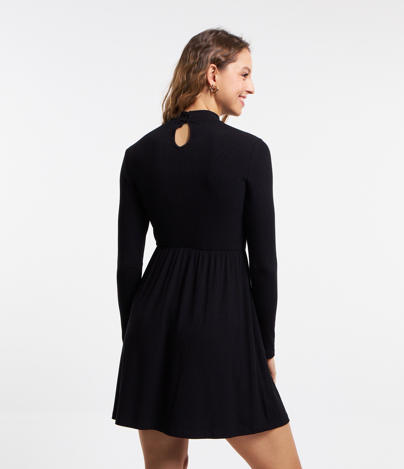 Vestido Curto em Ribana com Gola Altinha e Saia Franzida Preto 3