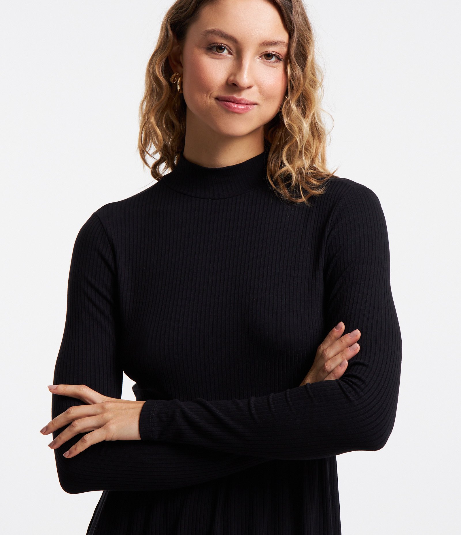 Vestido Curto em Ribana com Gola Altinha e Saia Franzida Preto 4