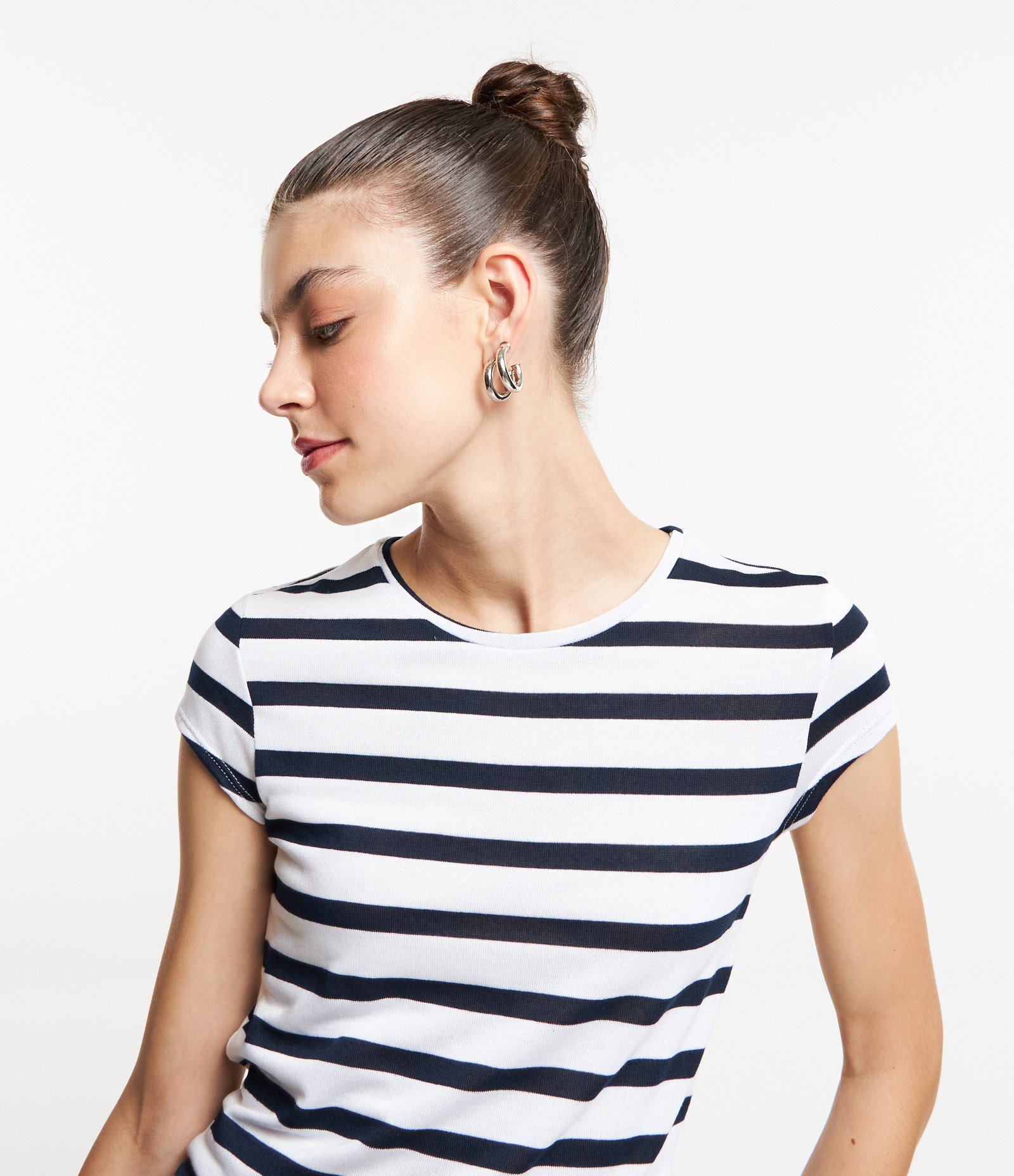 Blusa T-shirt em Meia Malha Listrada Azul 4