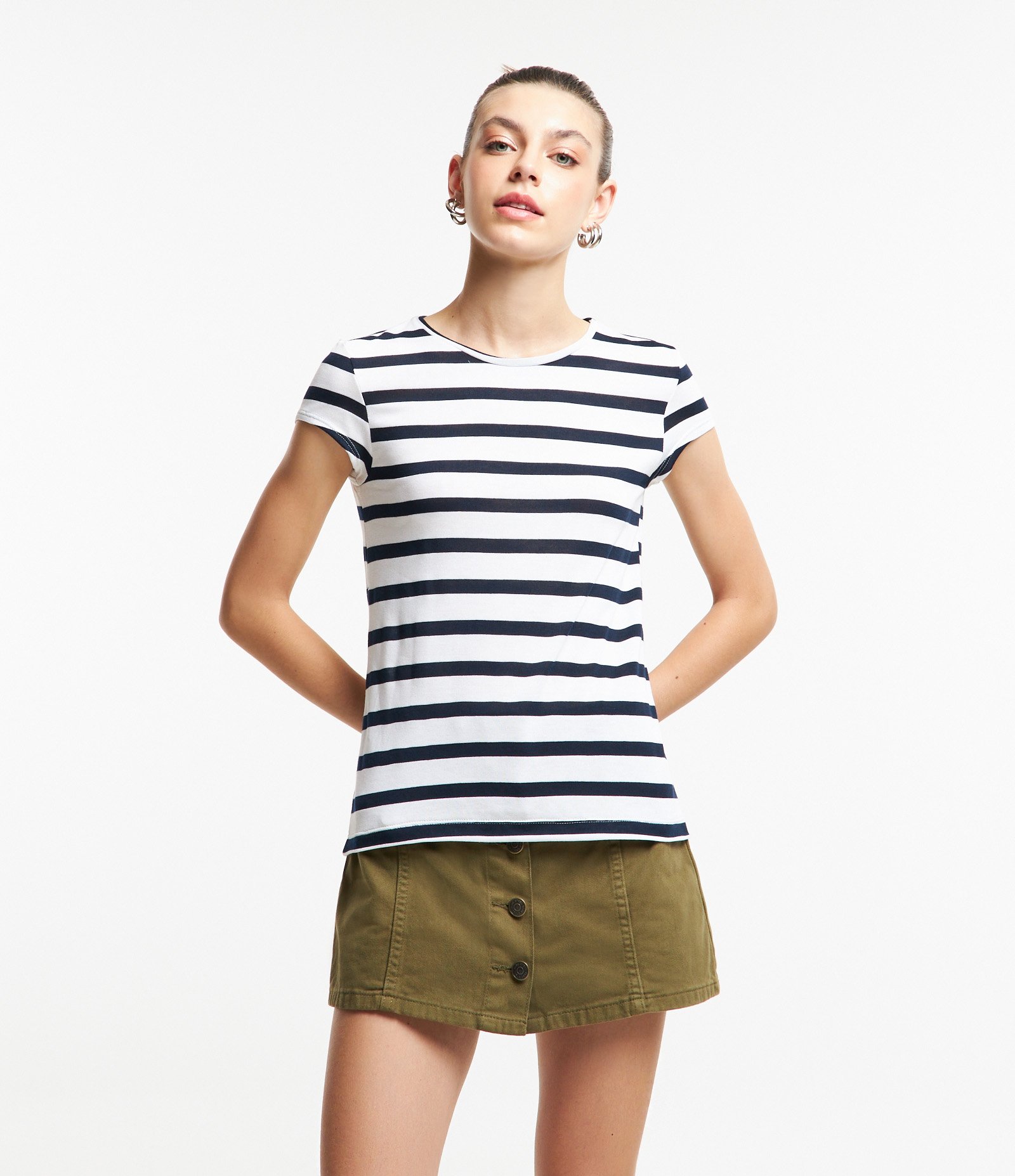 Blusa T-shirt em Meia Malha Listrada Azul 5