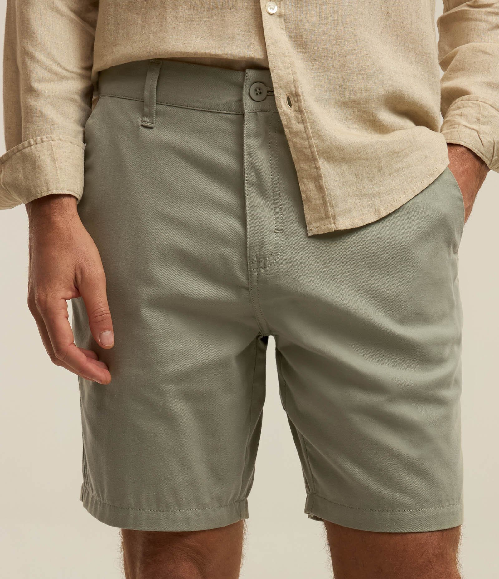 Bermuda Básica em Sarja com Passantes e Bolsos 1