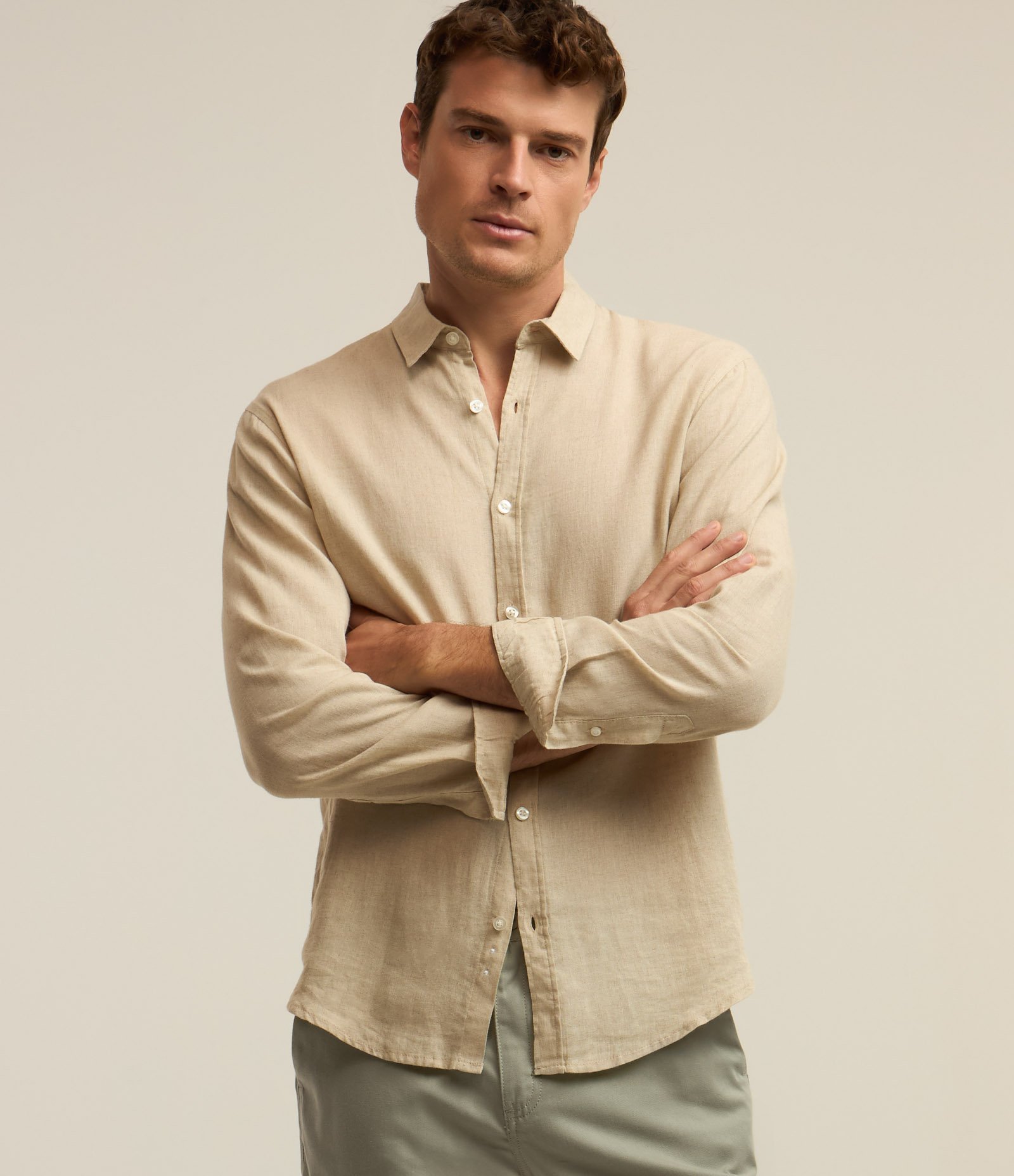 Bermuda Básica em Sarja com Passantes e Bolsos 3