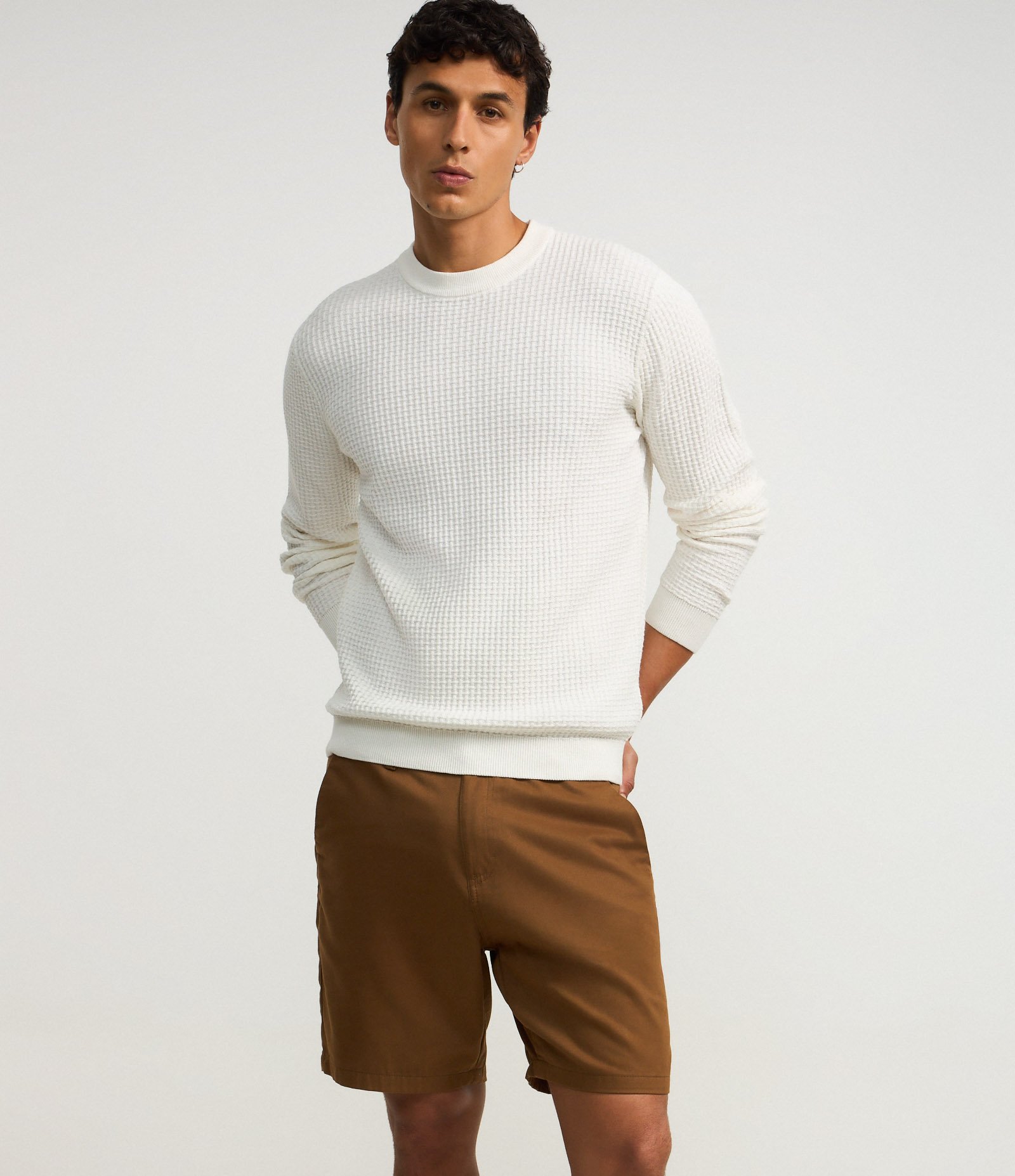 Bermuda Básica em Sarja com Passantes e Bolsos Marrom Caramelo 4