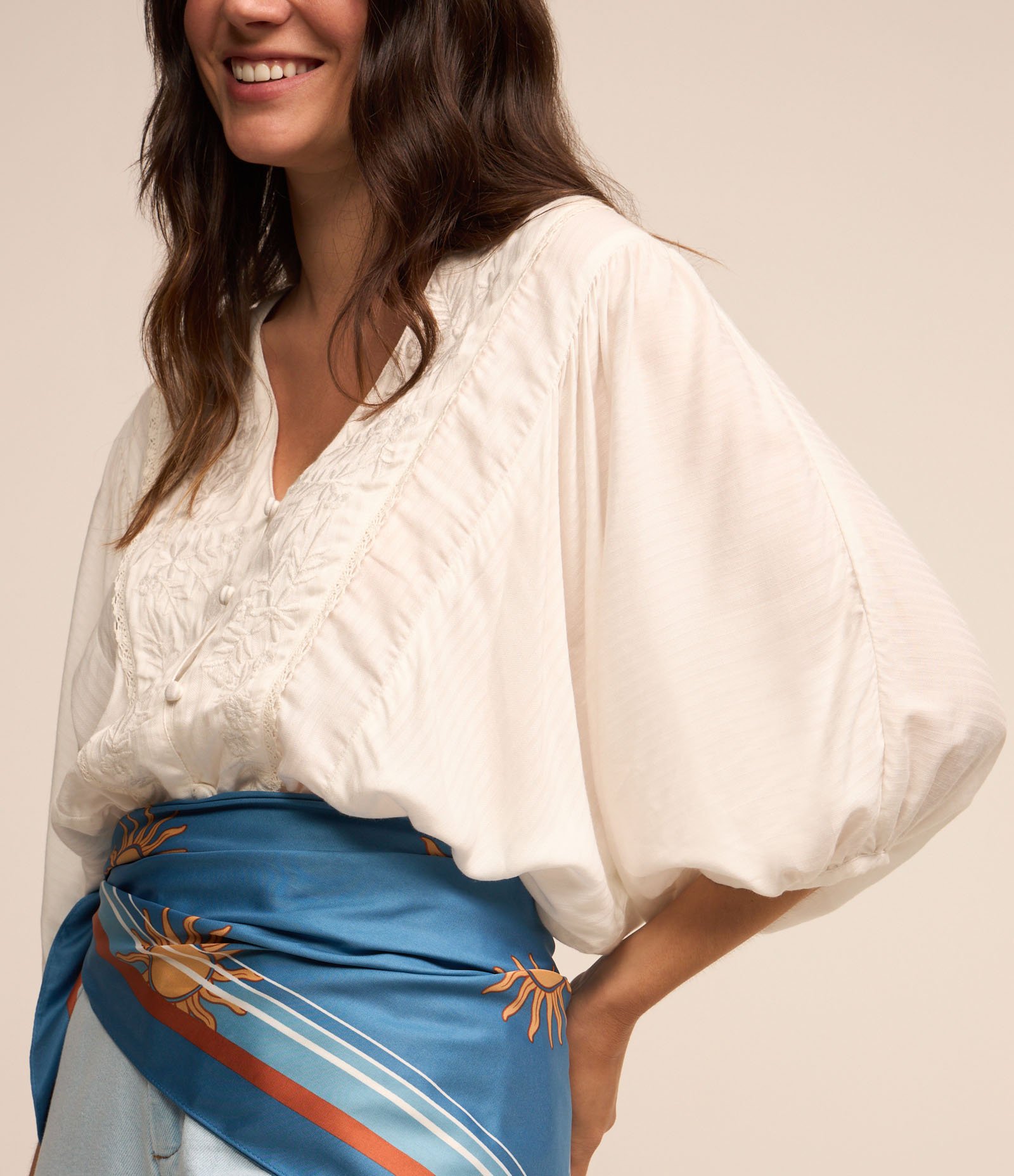 Blusa em Viscose com Abotoamento Frontal e Texturas Branco Neve 4