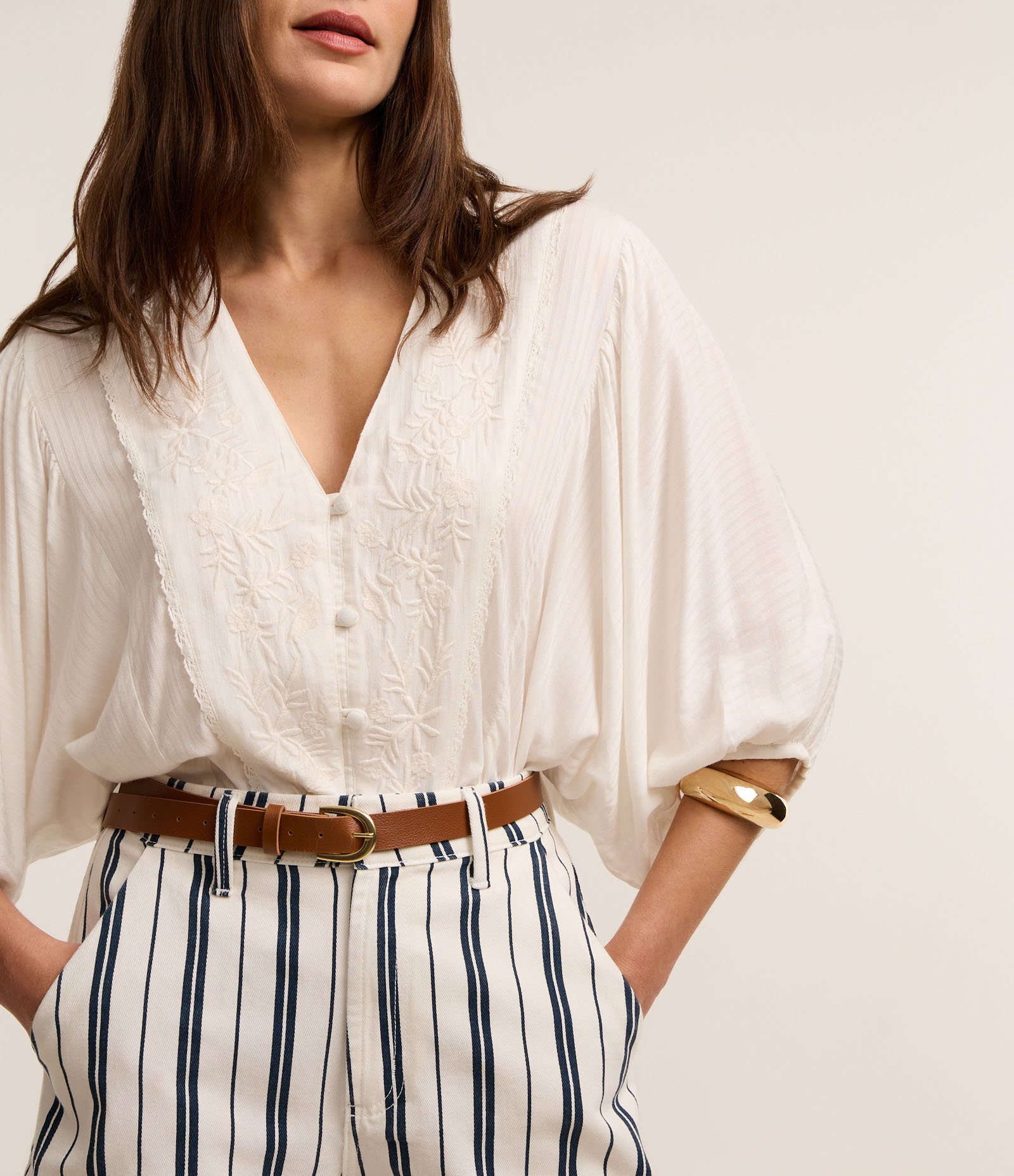 Blusa em Viscose com Abotoamento Frontal e Texturas Branco Neve 5