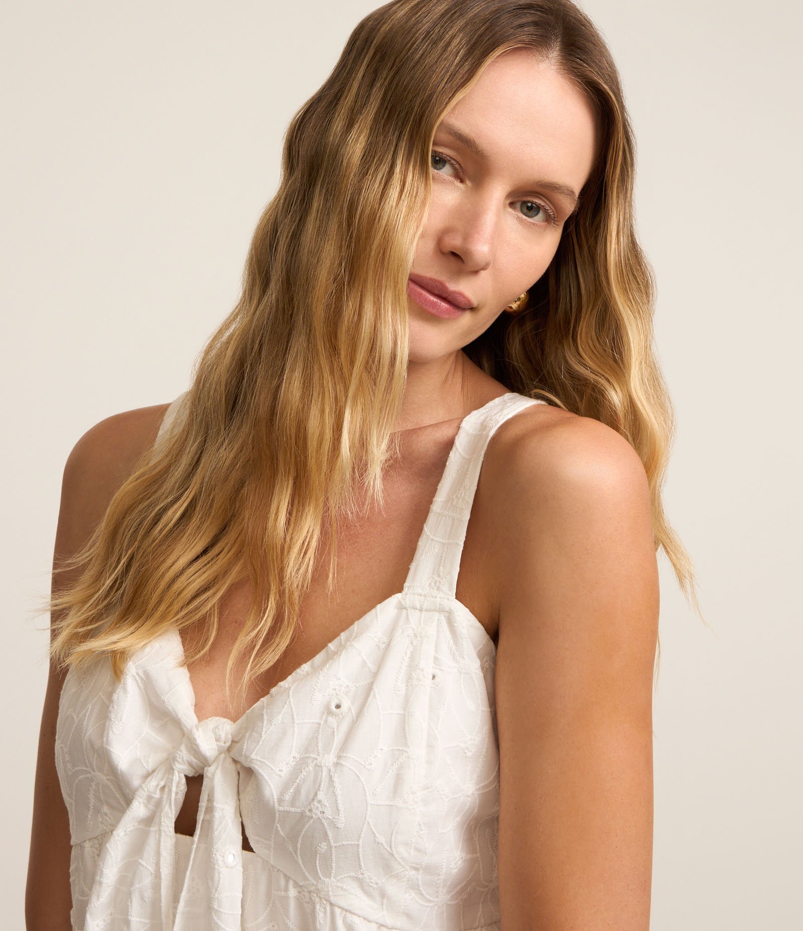 Blusa Sem Manga em Laise com Laço no Busto e Bordados Branco 3