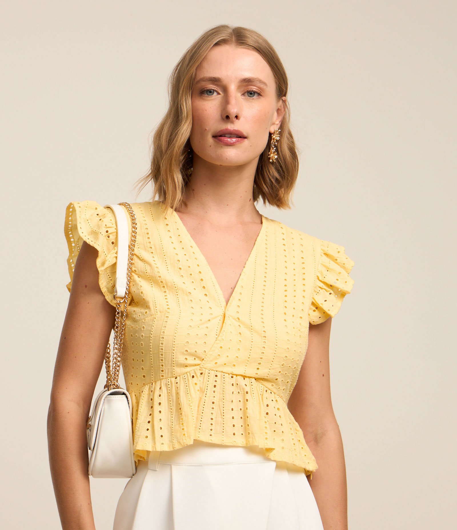 Blusa Sem Manga em Laise com Babado na Cava Amarelo 2