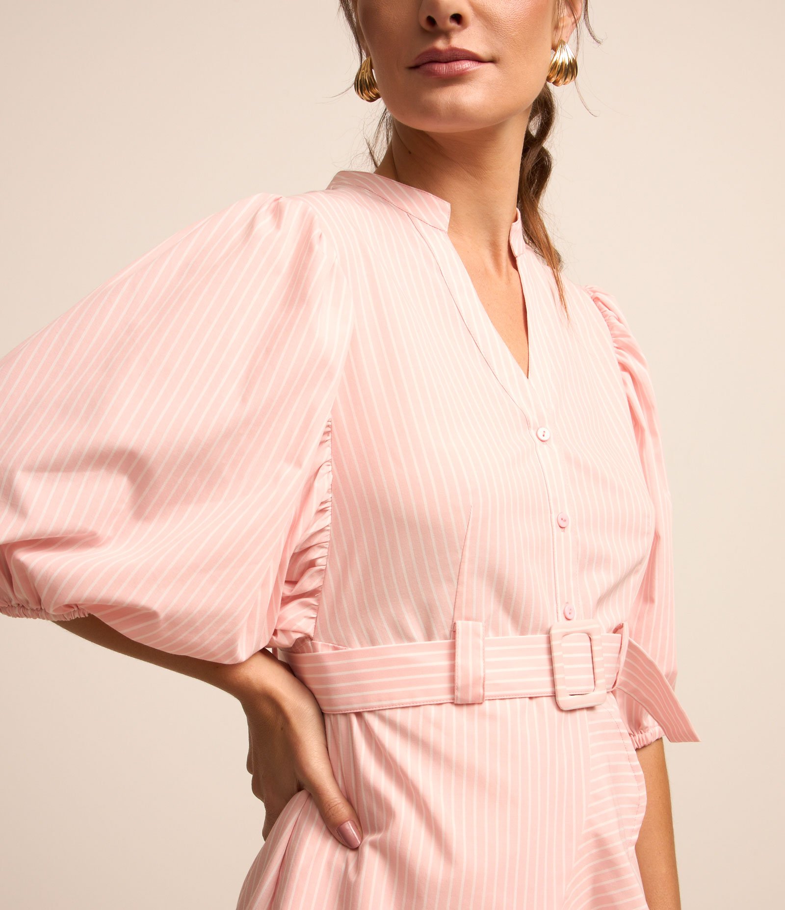 Vestido em Tricoline com Manga Bufante e Babados Rosa 4